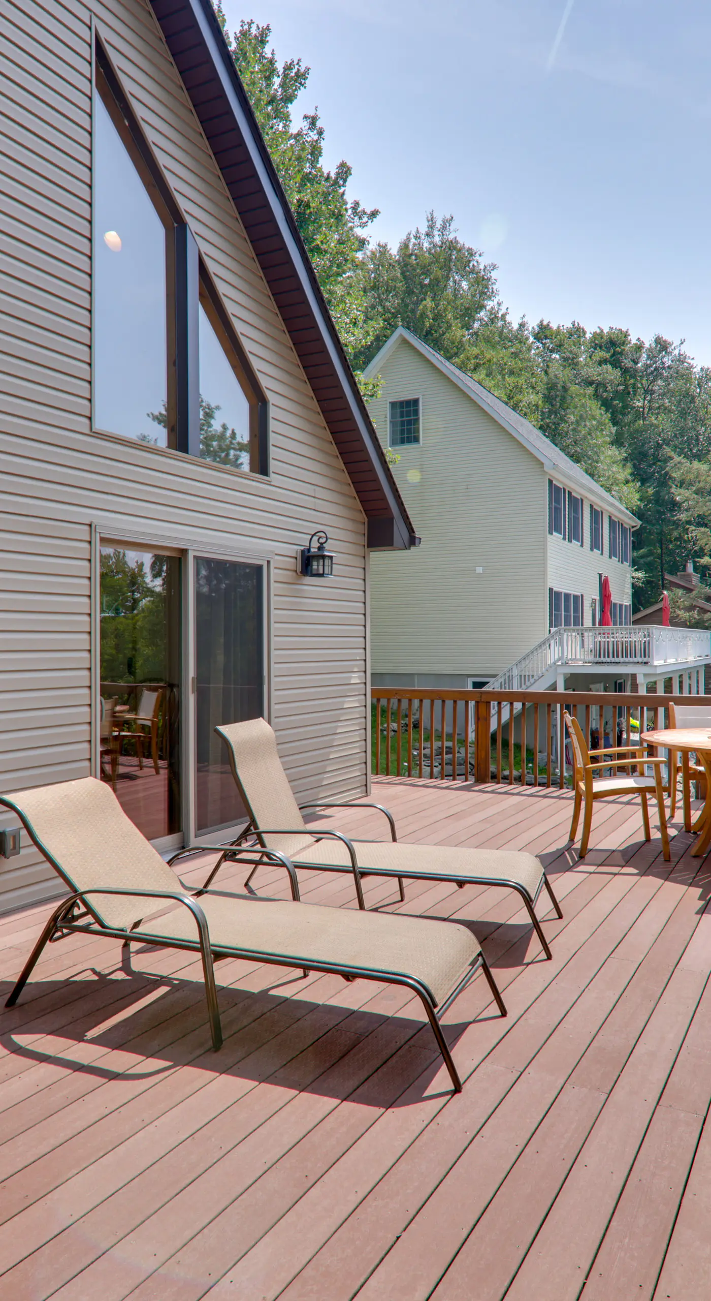 Large Deck + Resort Amenities: Lake Ariel Retreat