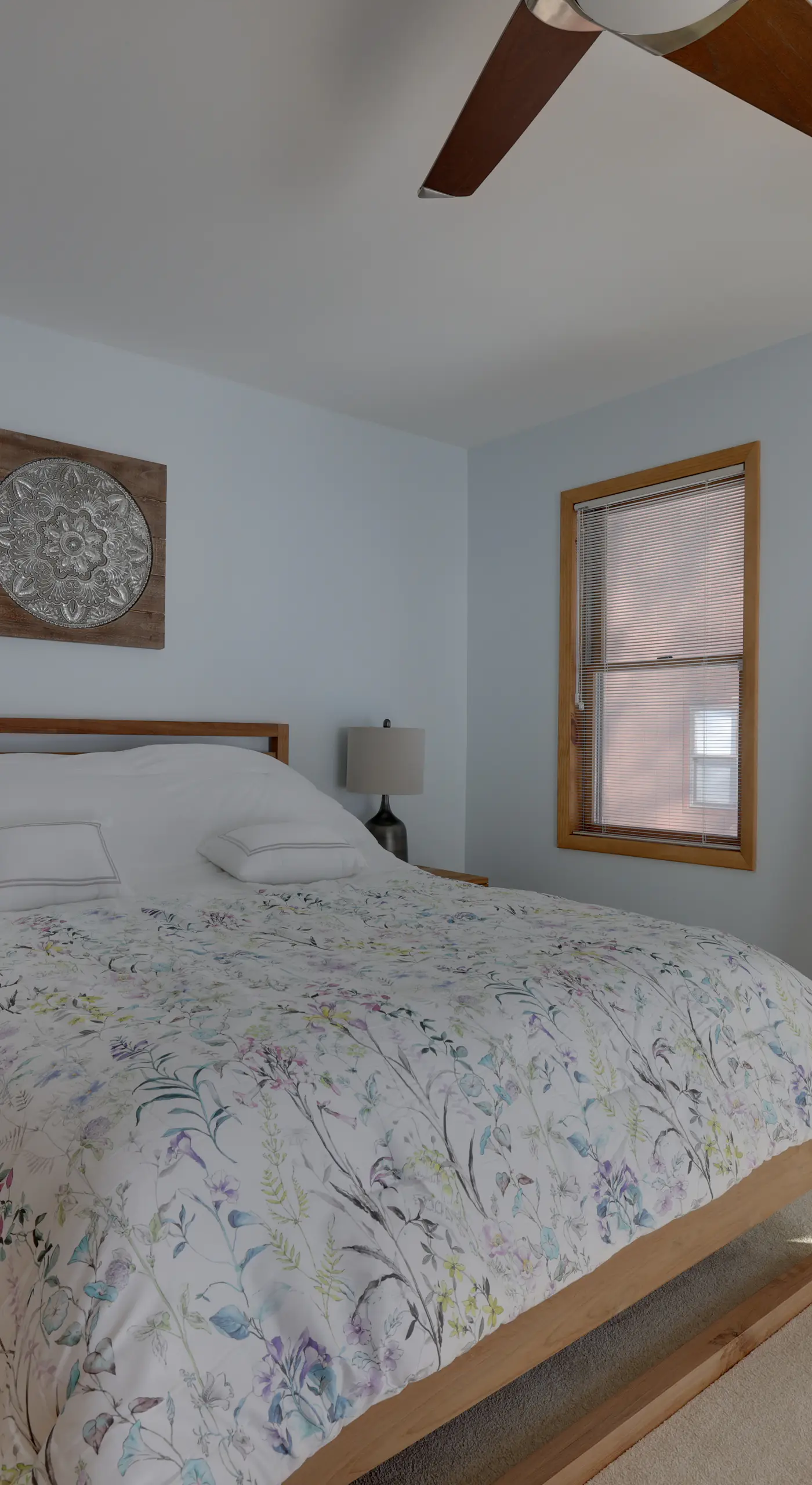 Large Deck + Resort Amenities: Lake Ariel Retreat