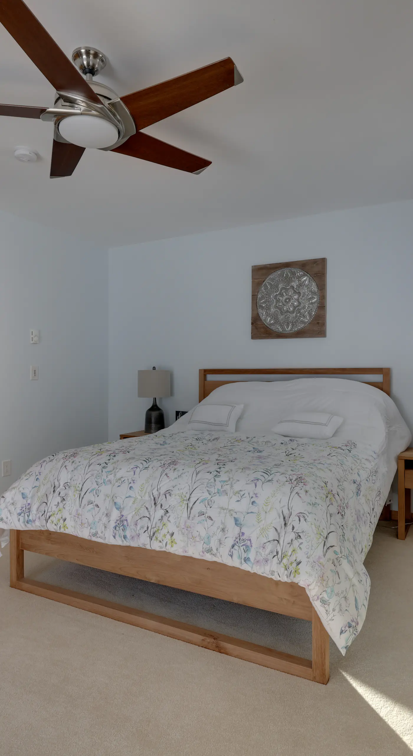 Large Deck + Resort Amenities: Lake Ariel Retreat