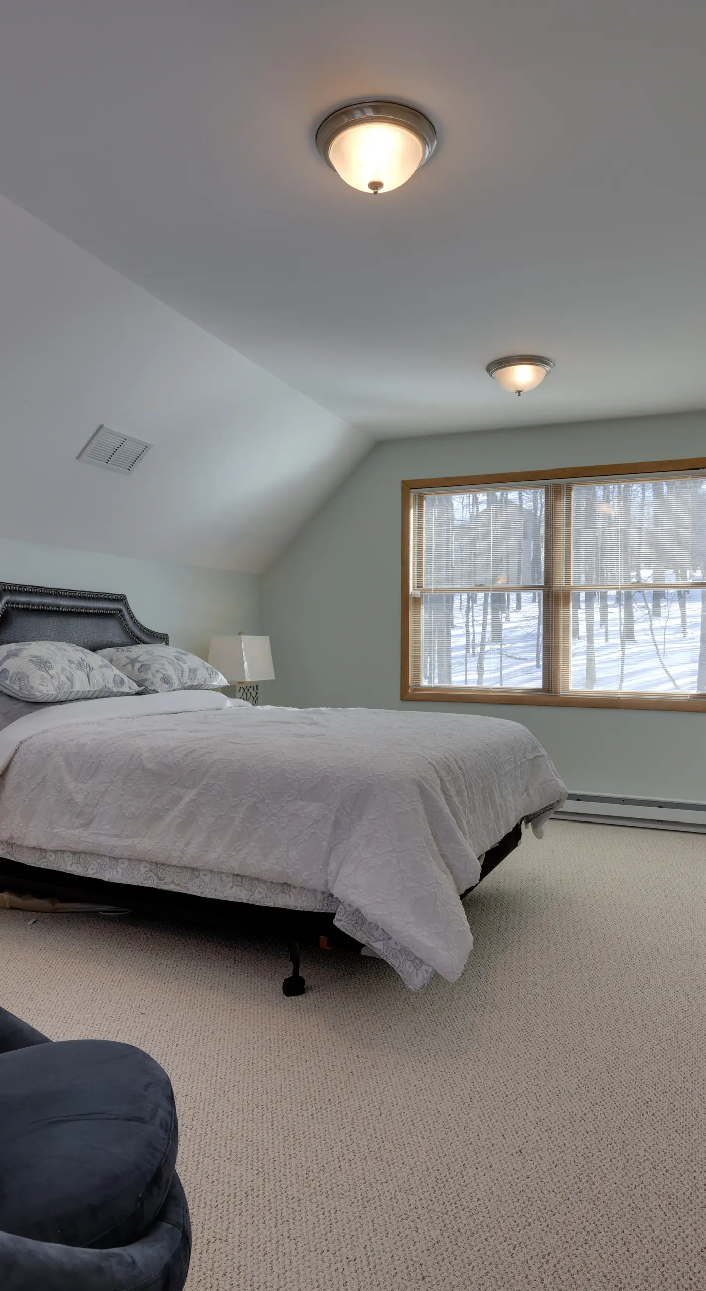 Large Deck + Resort Amenities: Lake Ariel Retreat