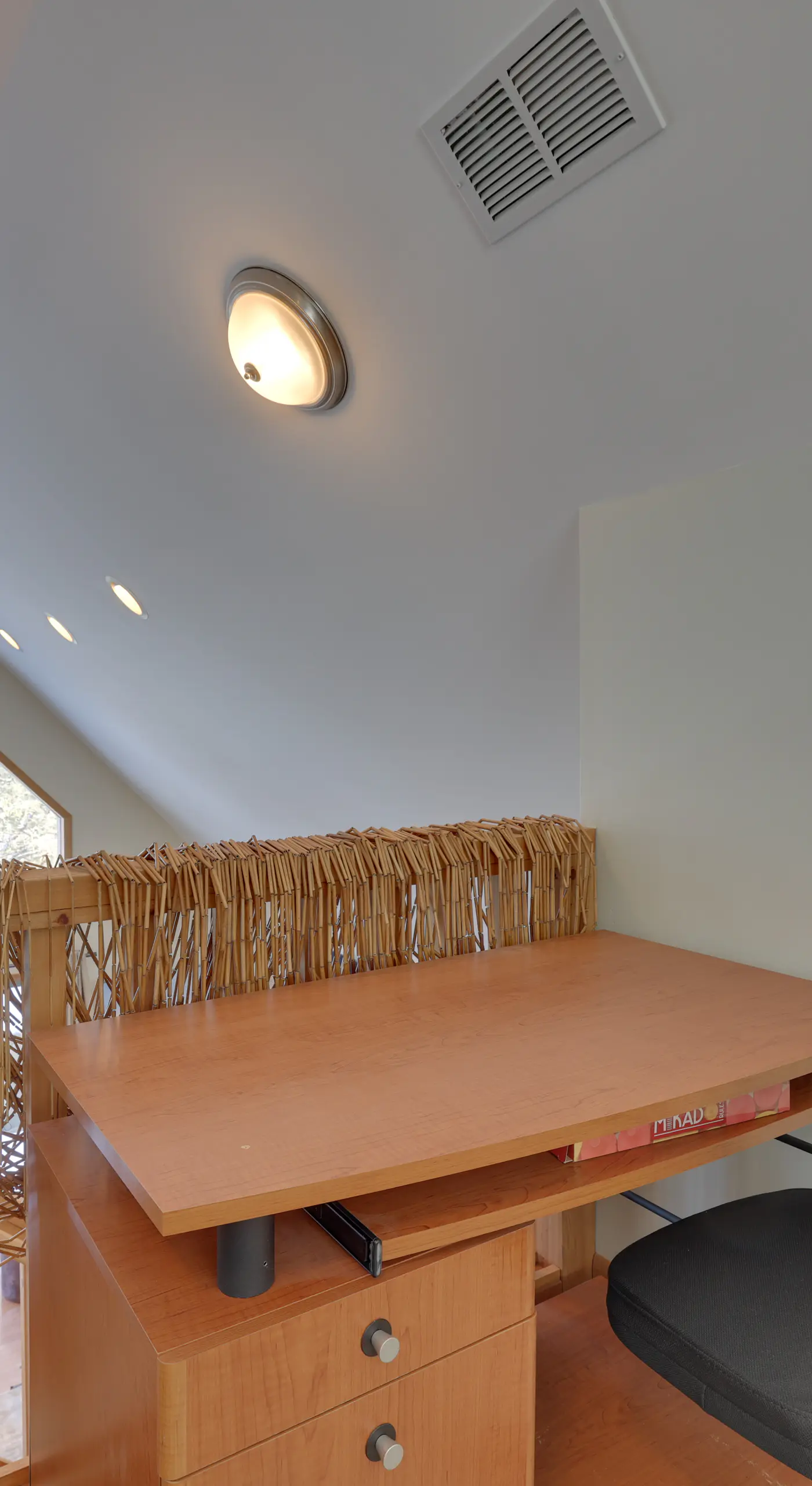 Large Deck + Resort Amenities: Lake Ariel Retreat