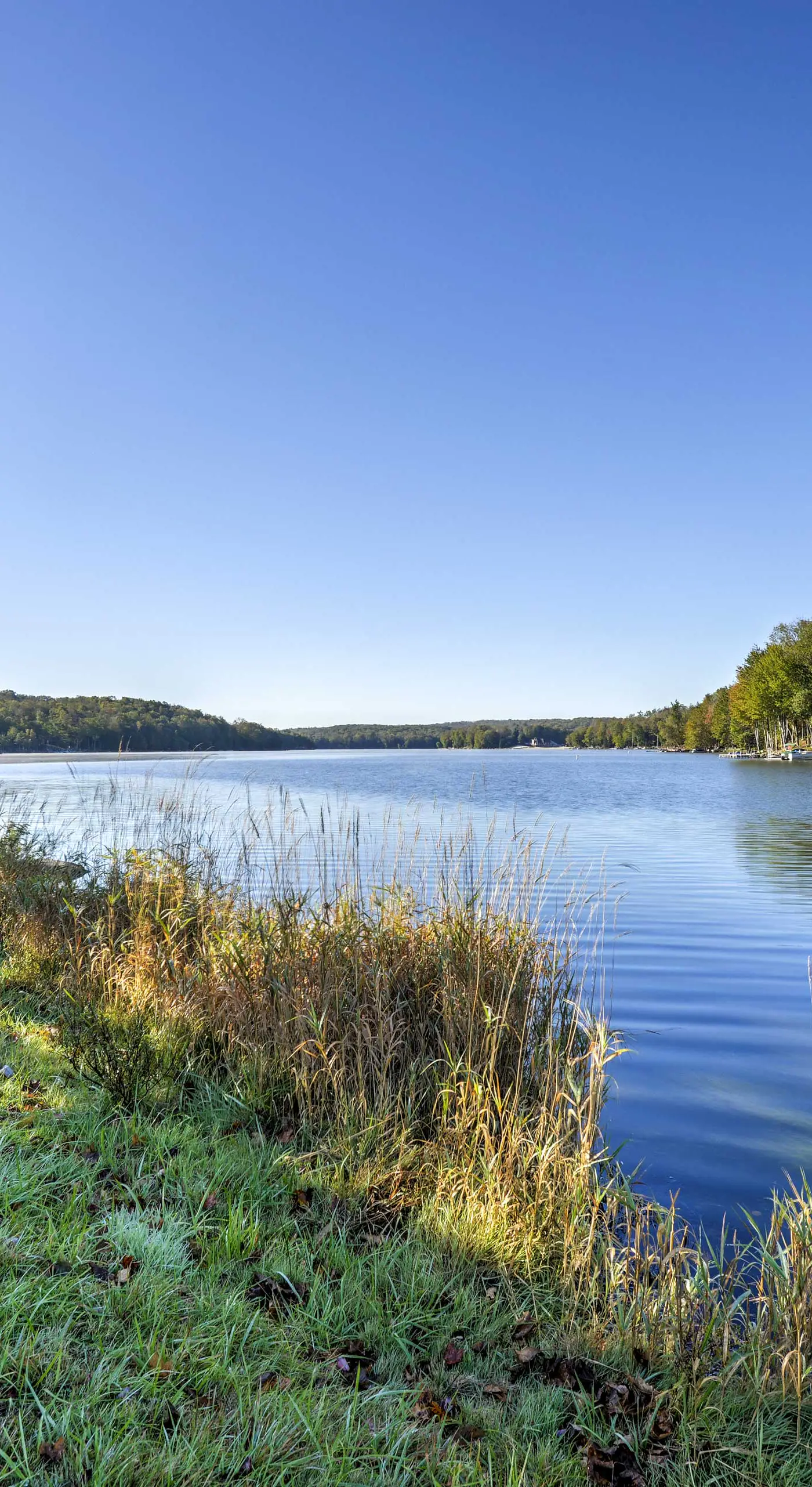Large Deck + Resort Amenities: Lake Ariel Retreat