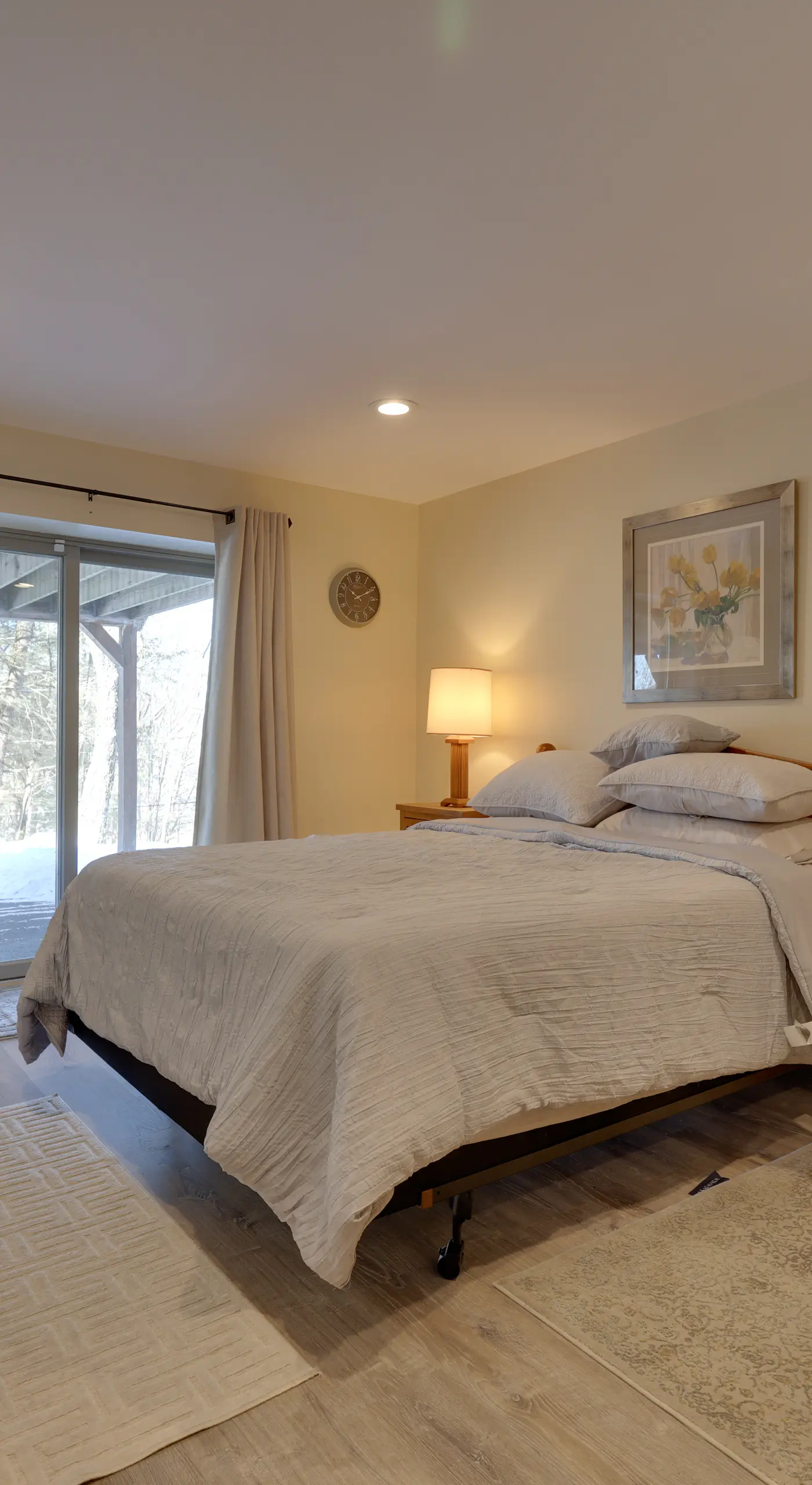 Large Deck + Resort Amenities: Lake Ariel Retreat