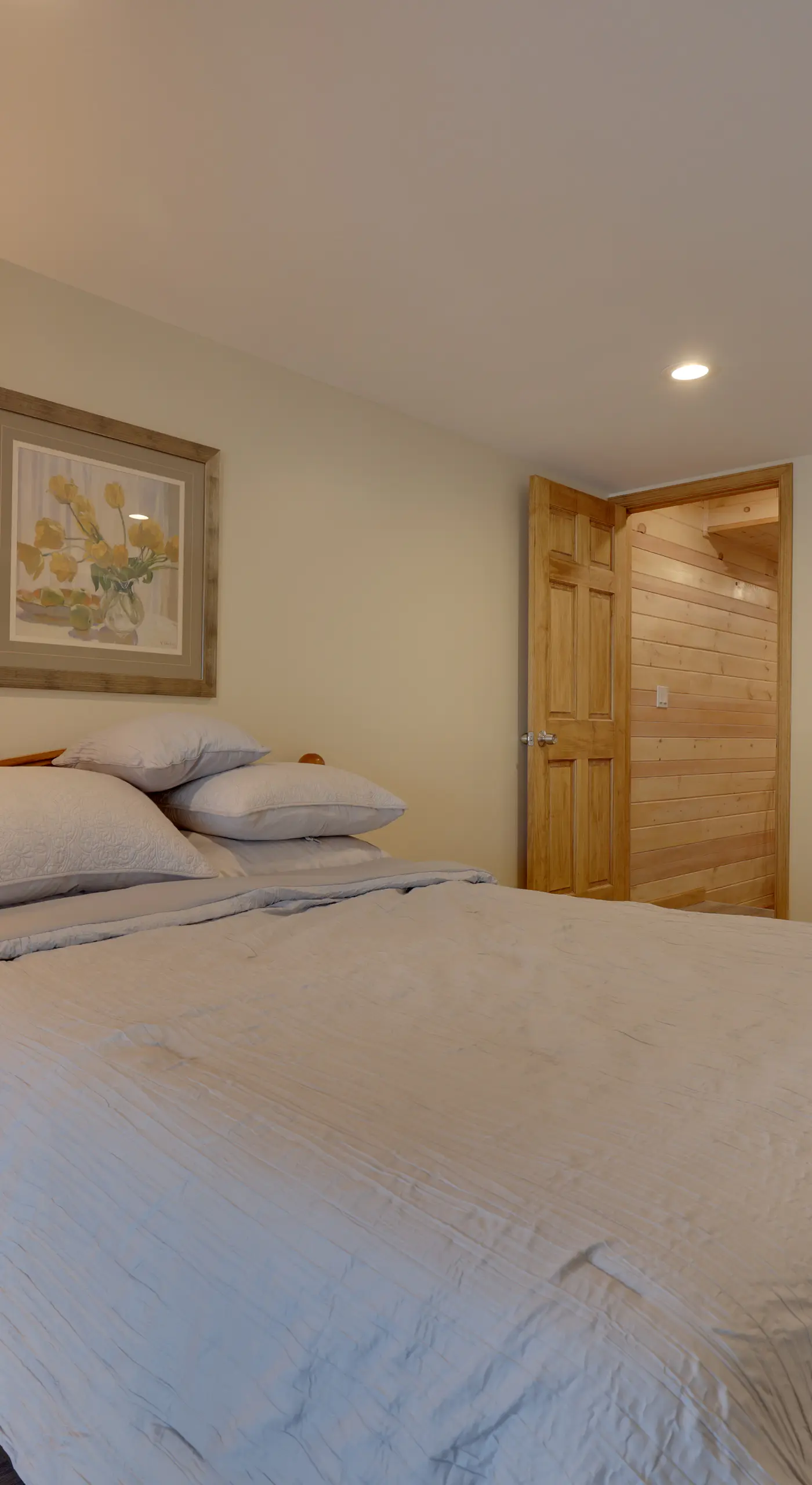 Large Deck + Resort Amenities: Lake Ariel Retreat