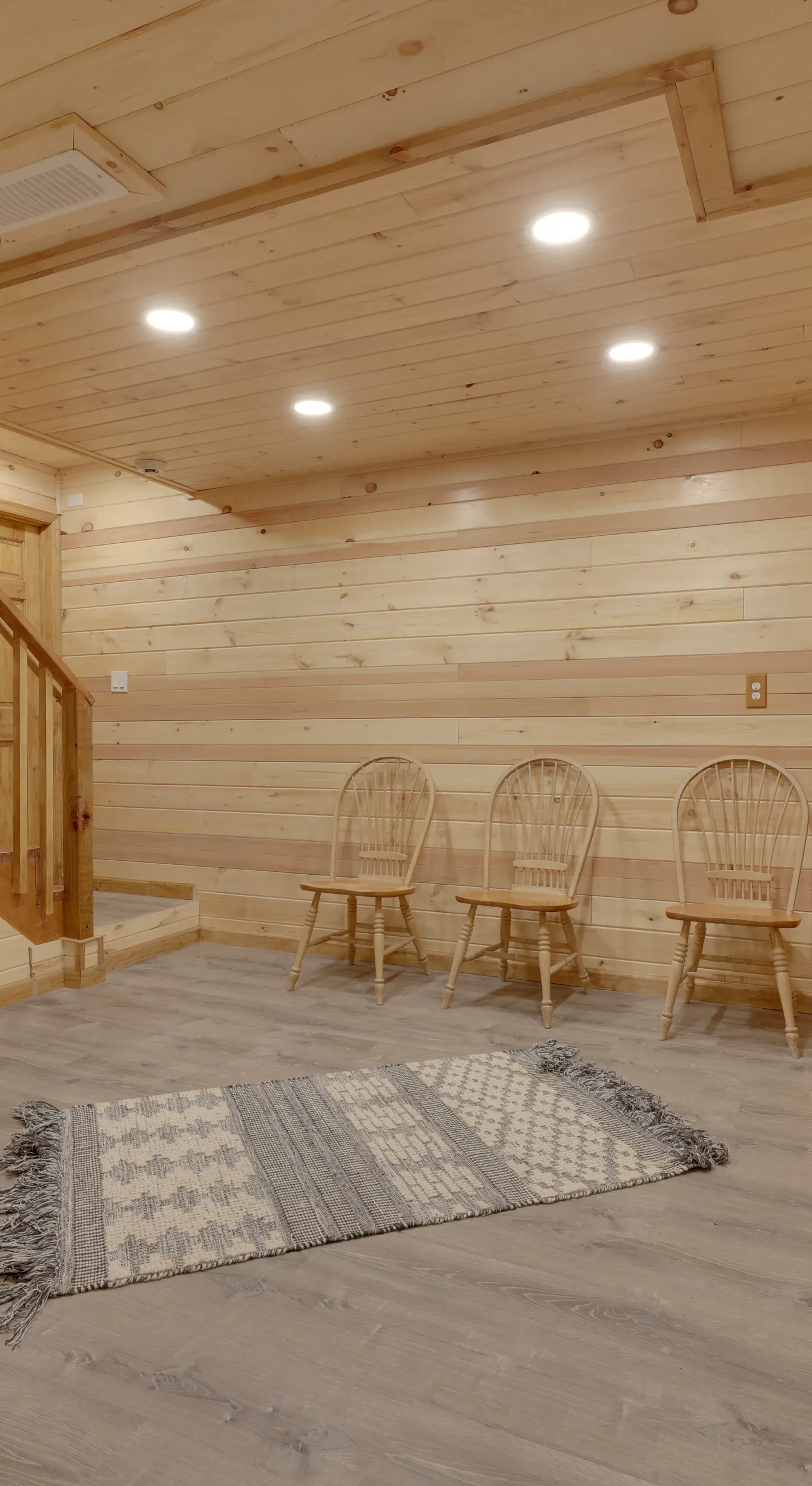 Large Deck + Resort Amenities: Lake Ariel Retreat