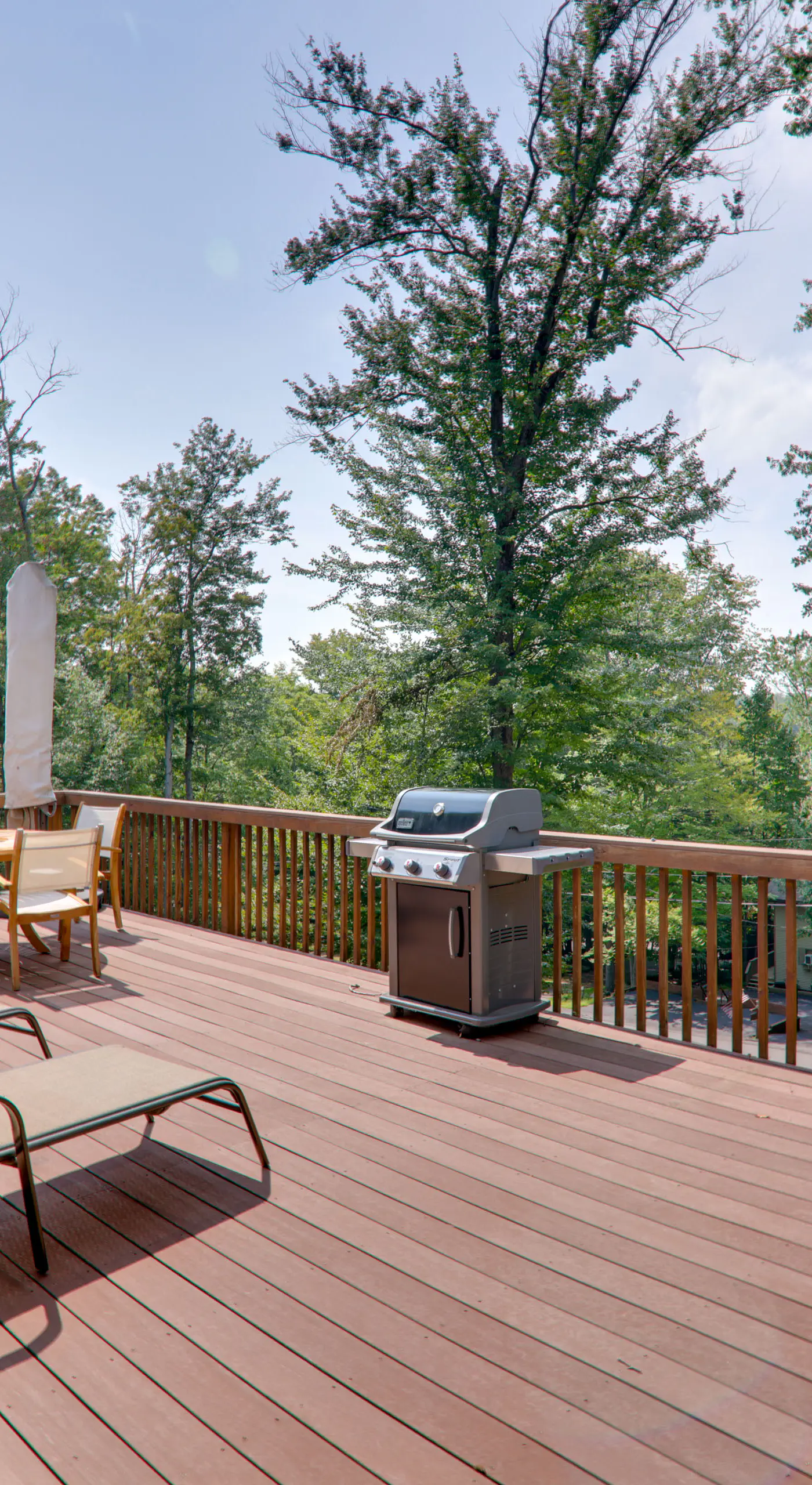 Large Deck + Resort Amenities: Lake Ariel Retreat
