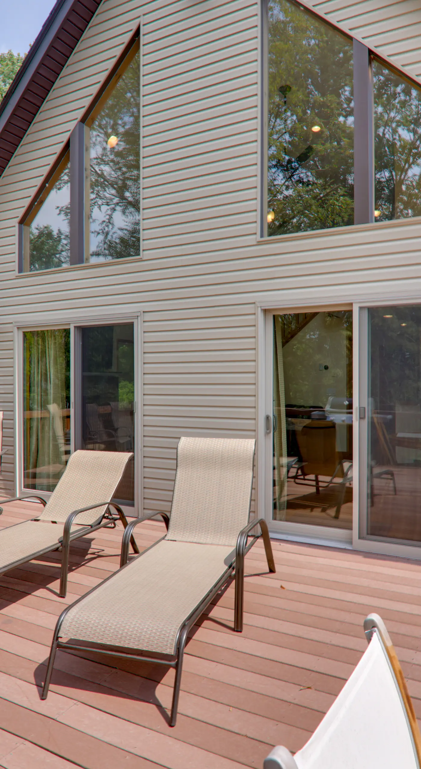 Large Deck + Resort Amenities: Lake Ariel Retreat