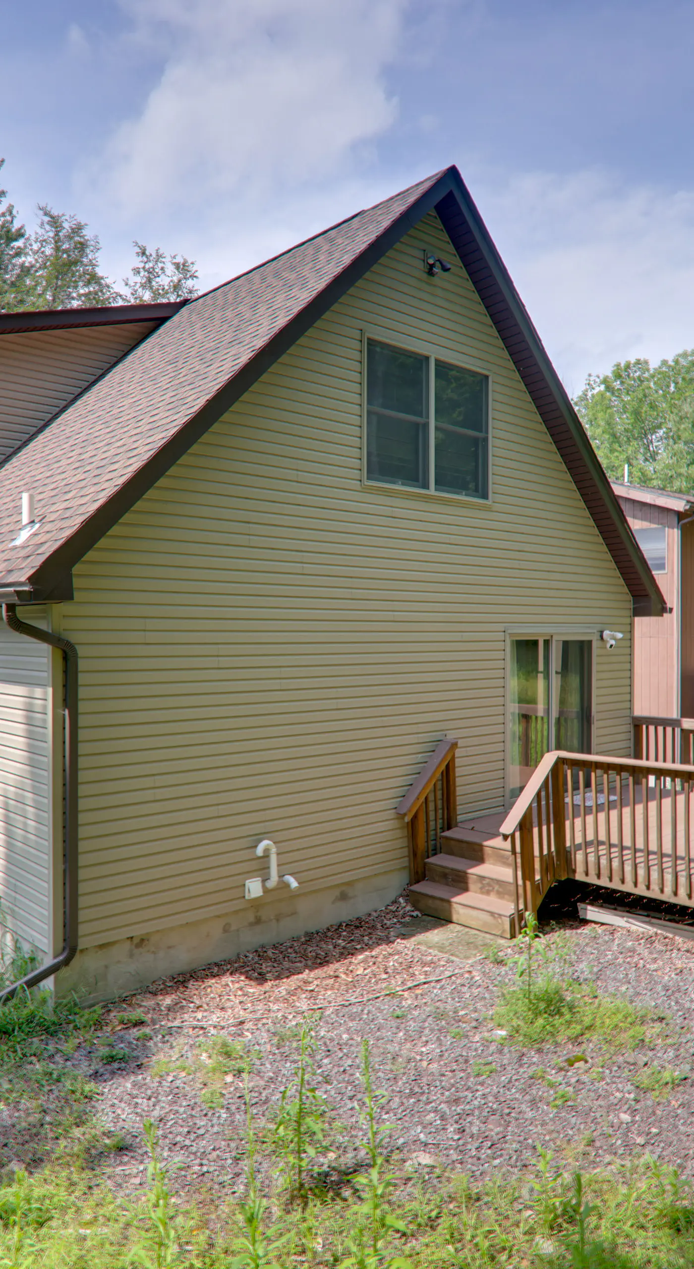 Large Deck + Resort Amenities: Lake Ariel Retreat