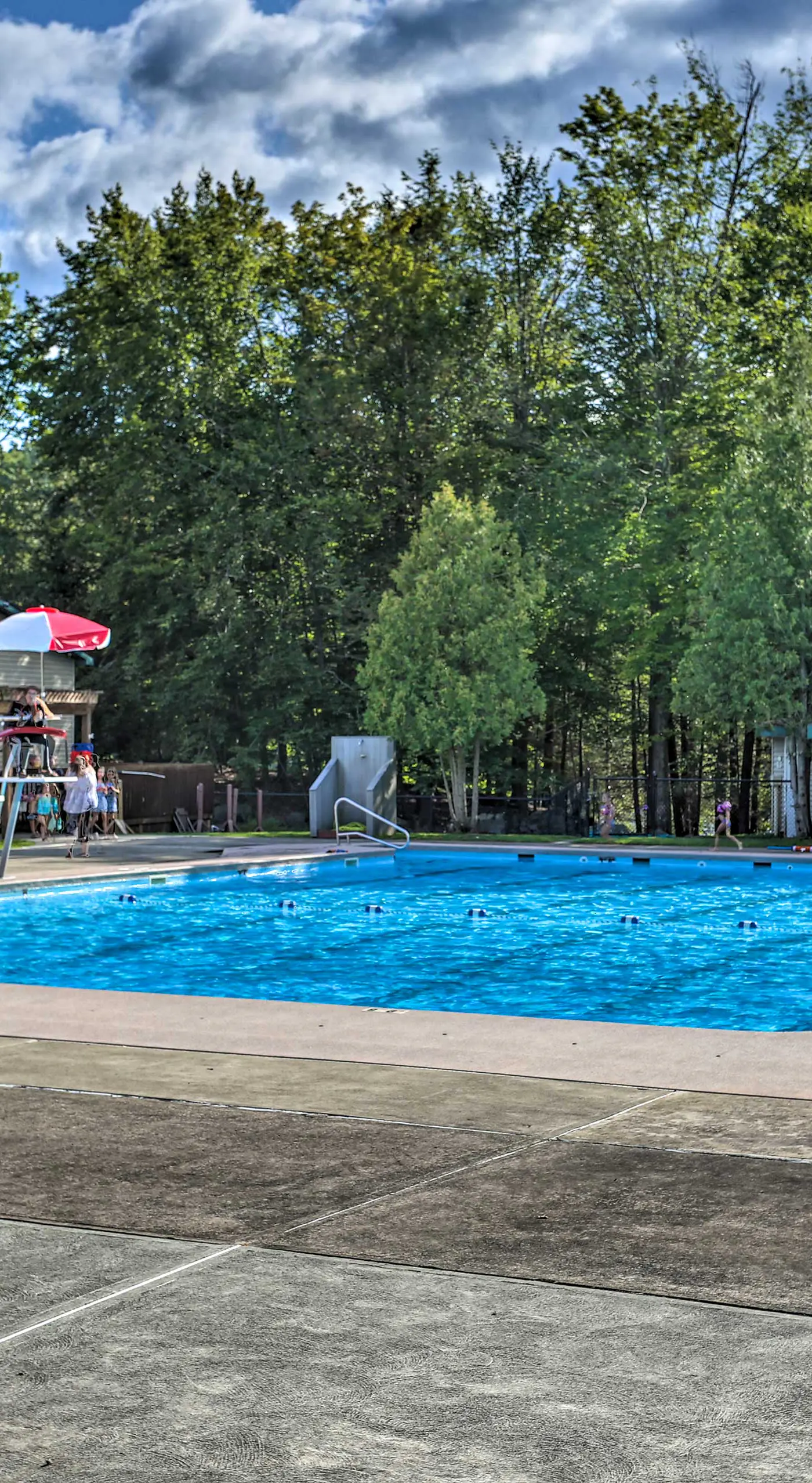 Large Deck + Resort Amenities: Lake Ariel Retreat