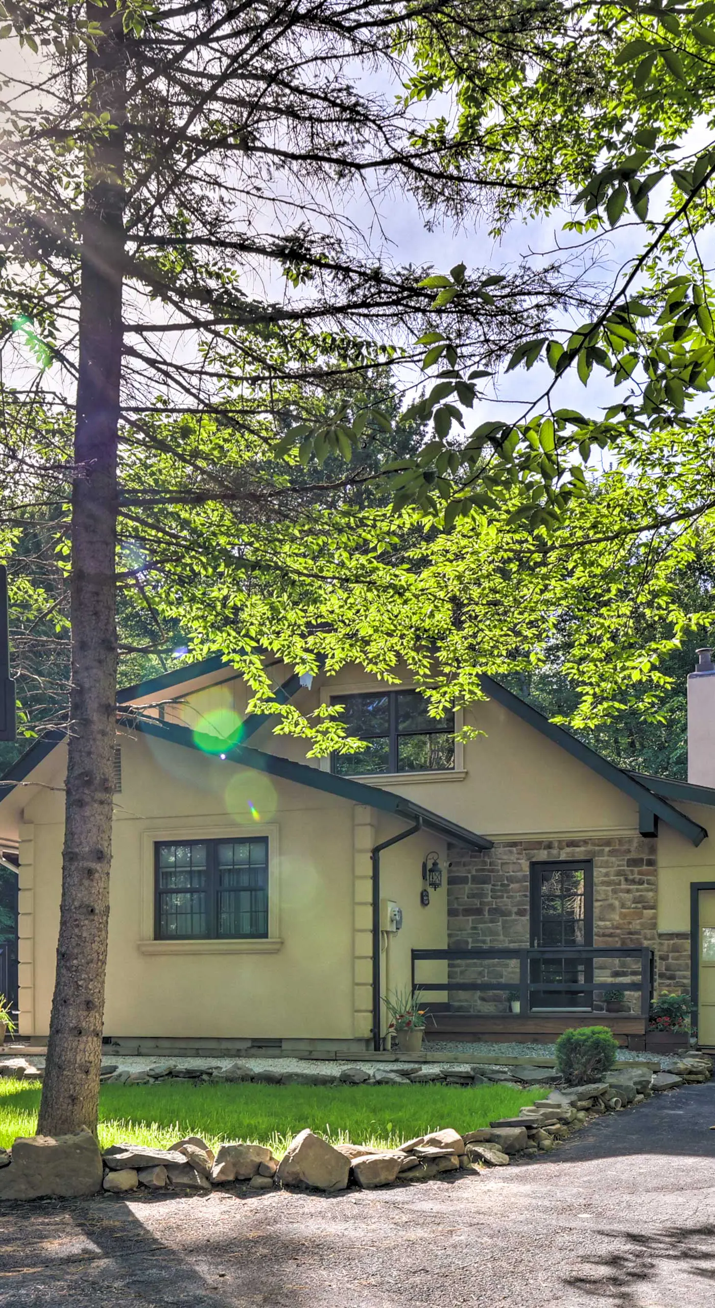 Poconos Cottage w/ Sauna ~ 10 Mi to Camelback!