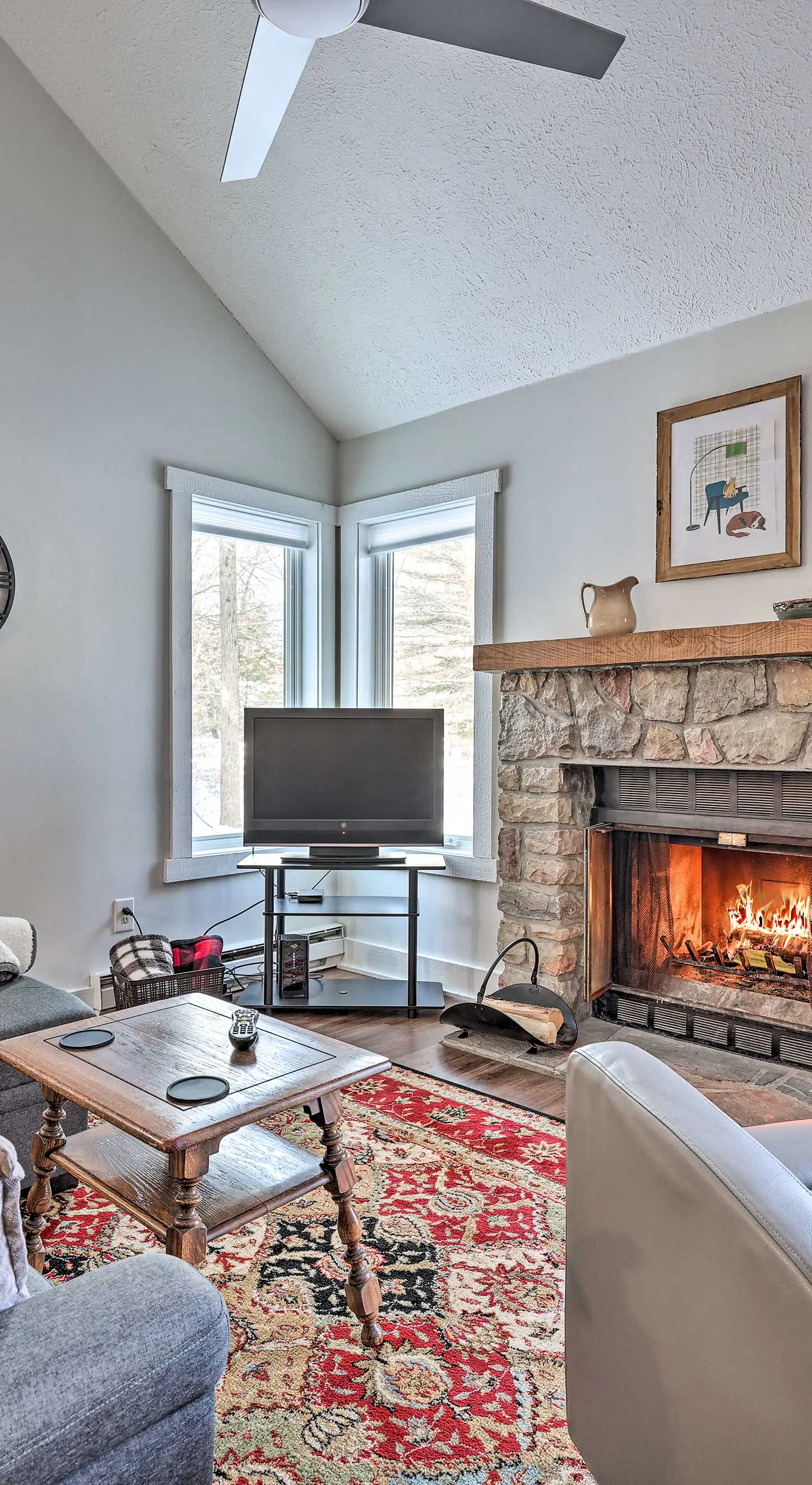 < 1 Mi to Jack Frost: Lake Harmony Townhome!