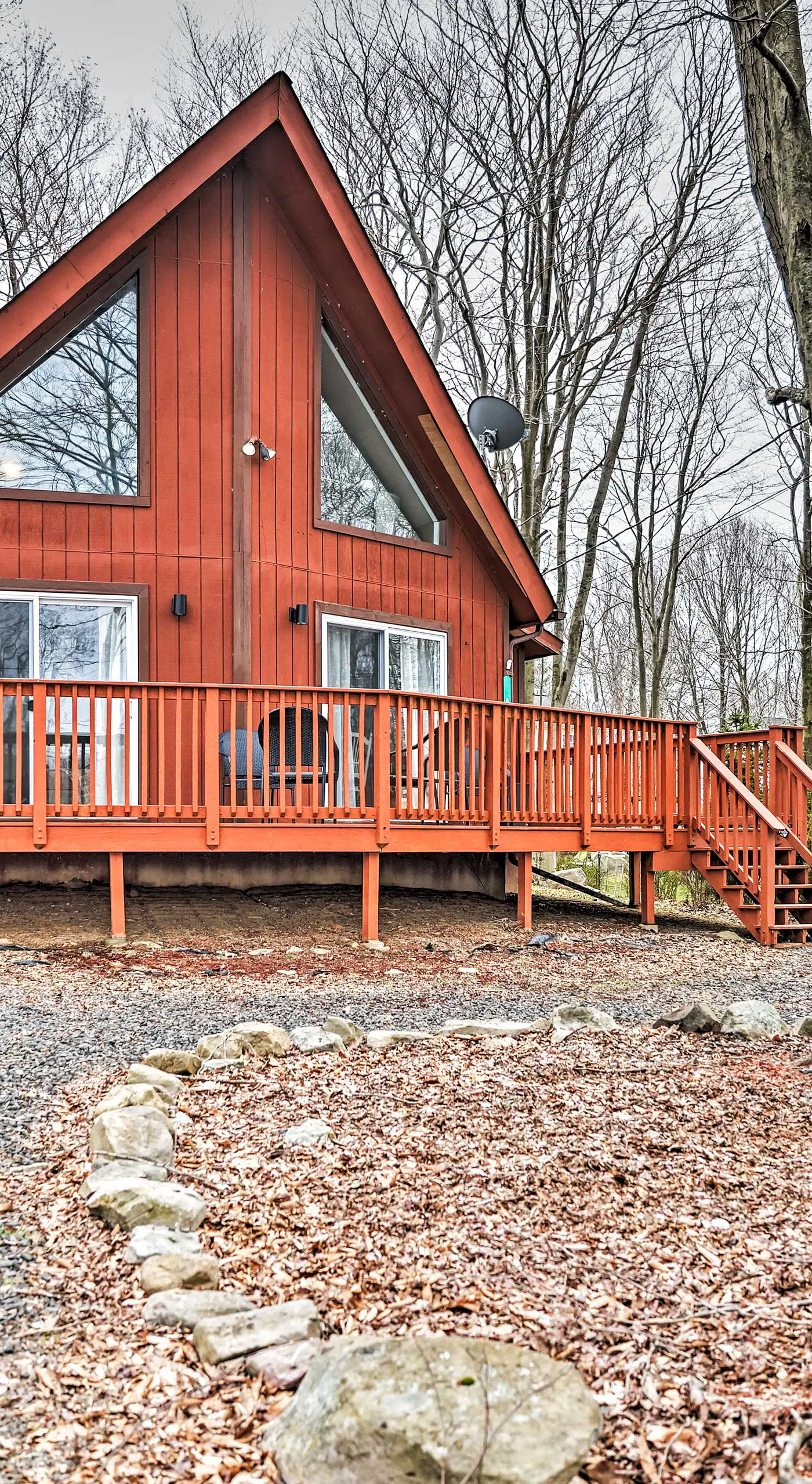Golf, Ski + Fish: Cabin w/ Deck in Tobyhanna!