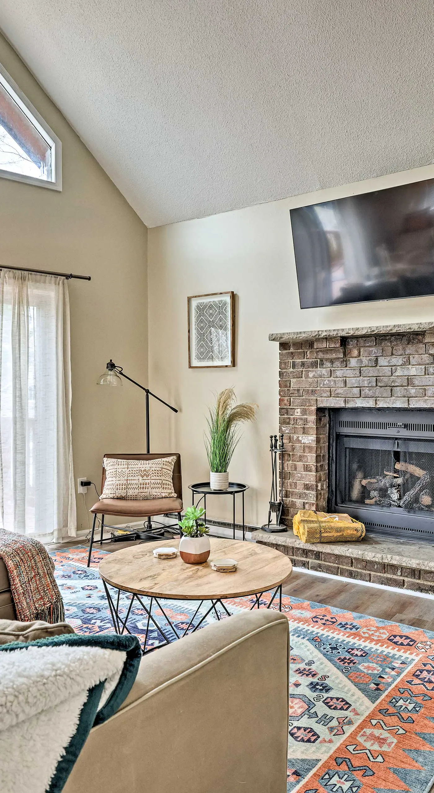 Golf, Ski + Fish: Cabin w/ Deck in Tobyhanna!