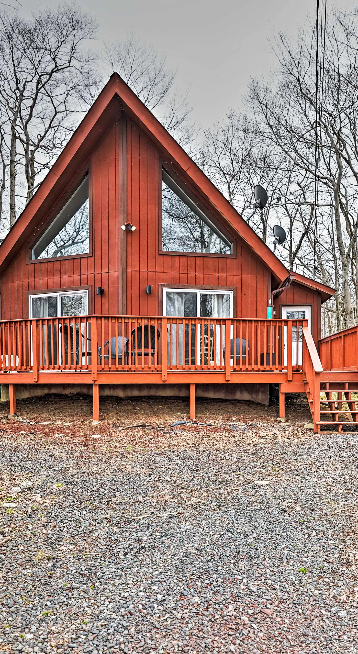 Golf, Ski + Fish: Cabin w/ Deck in Tobyhanna!