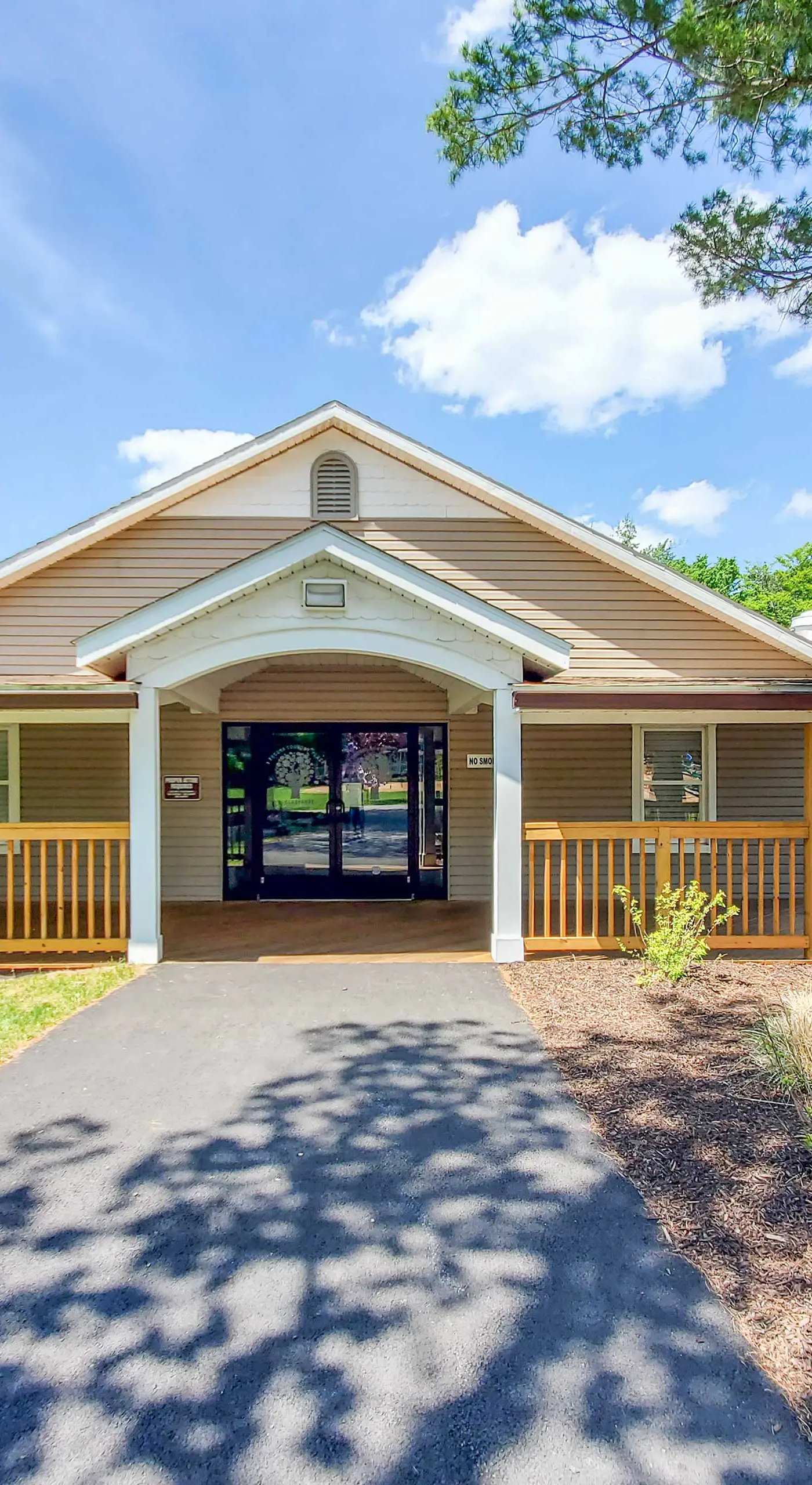 Golf, Ski + Fish: Cabin w/ Deck in Tobyhanna!