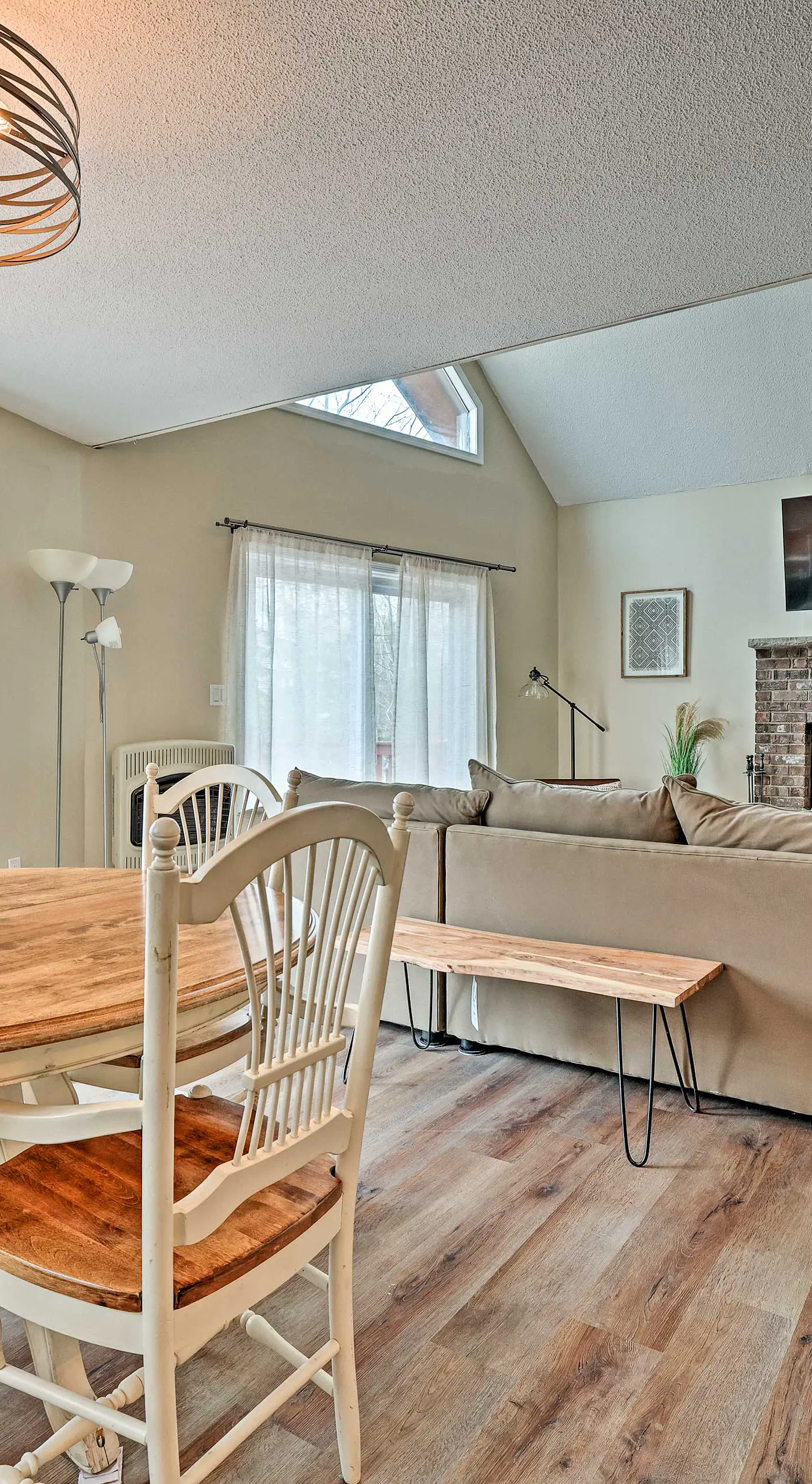 Golf, Ski + Fish: Cabin w/ Deck in Tobyhanna!