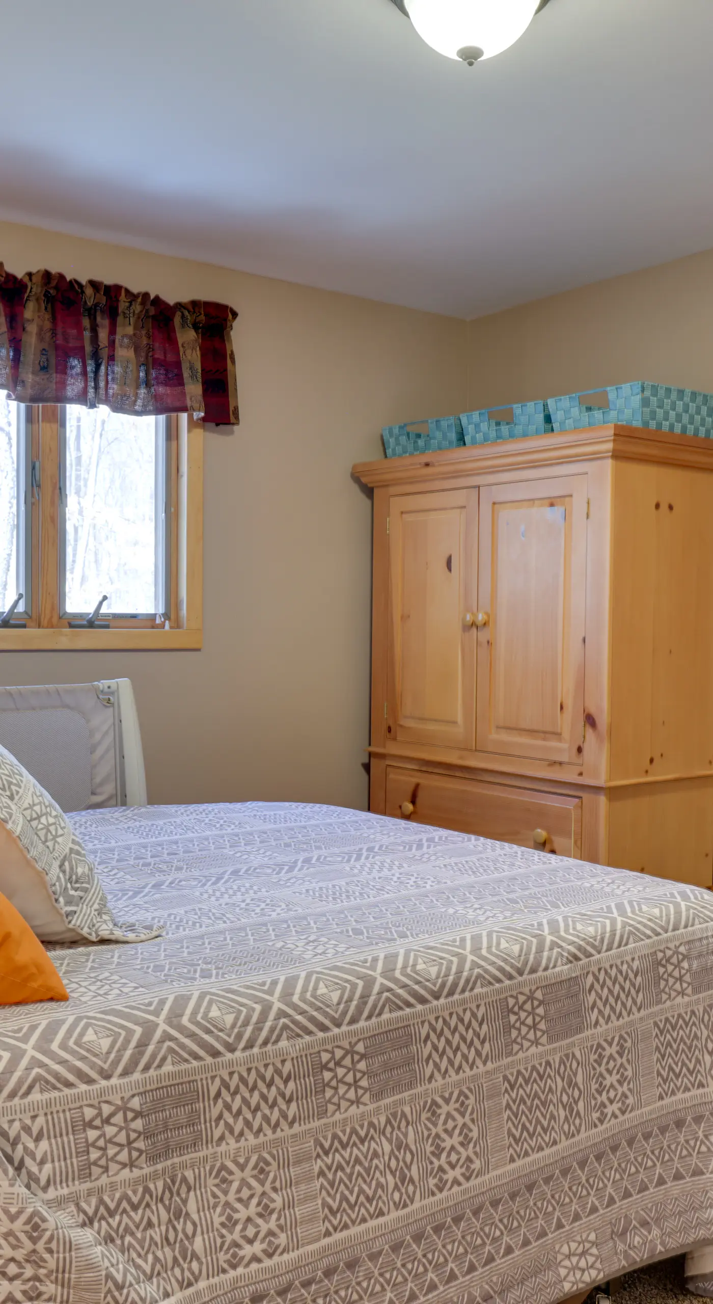 Walk to Beach: Pocono Lake Cabin w/ Pool Access!