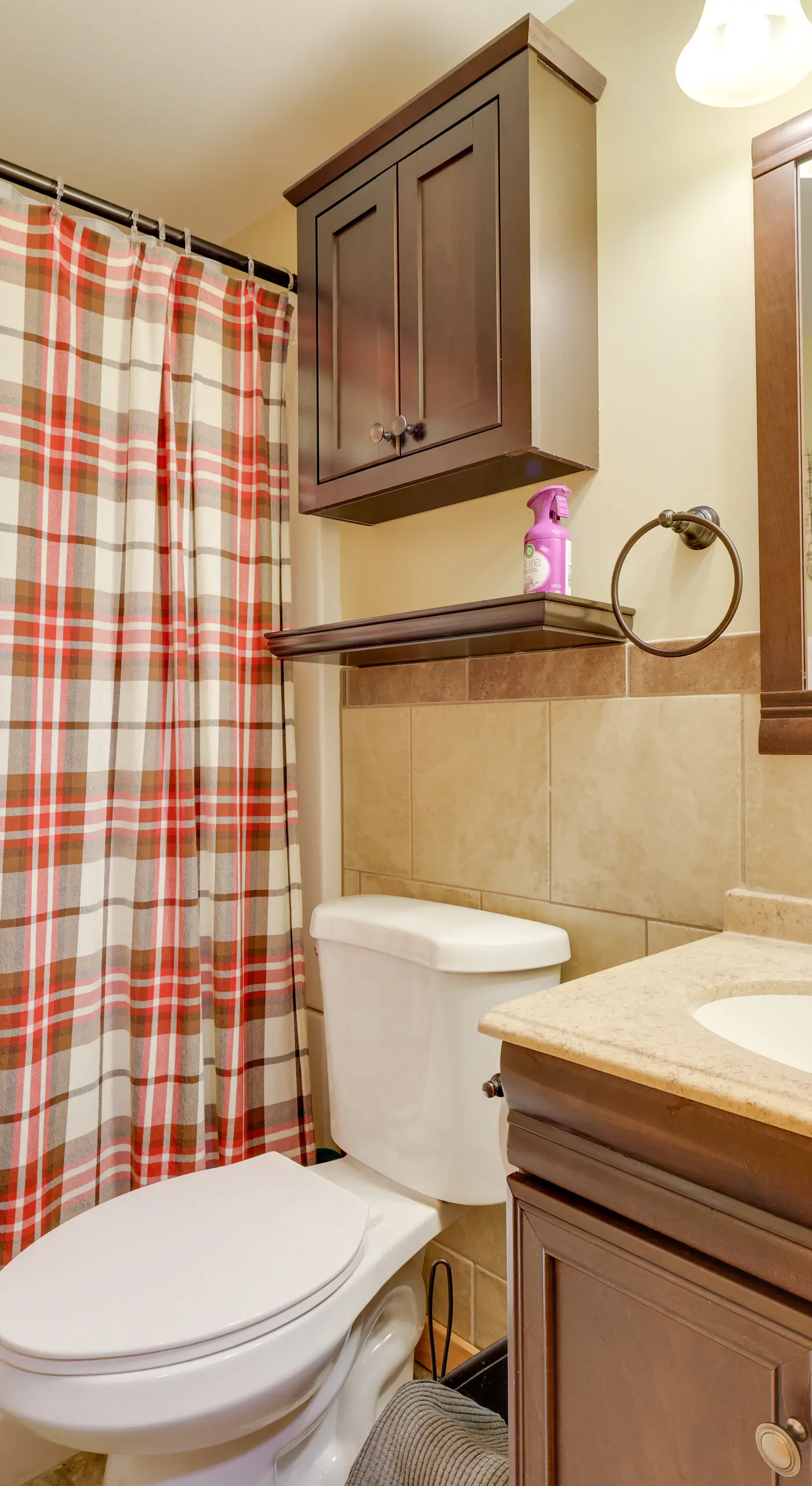 Walk to Beach: Pocono Lake Cabin w/ Pool Access!