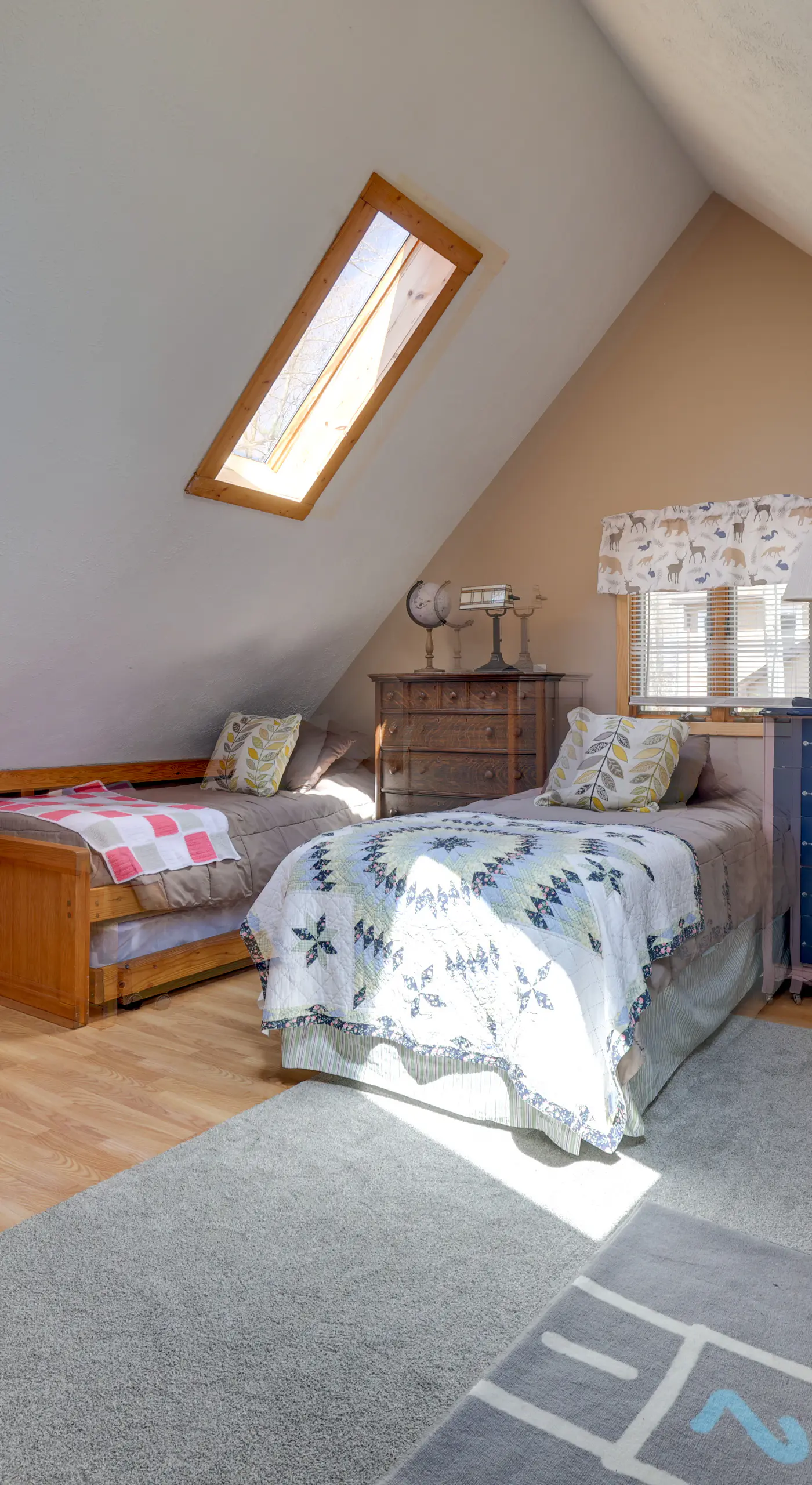 Walk to Beach: Pocono Lake Cabin w/ Pool Access!