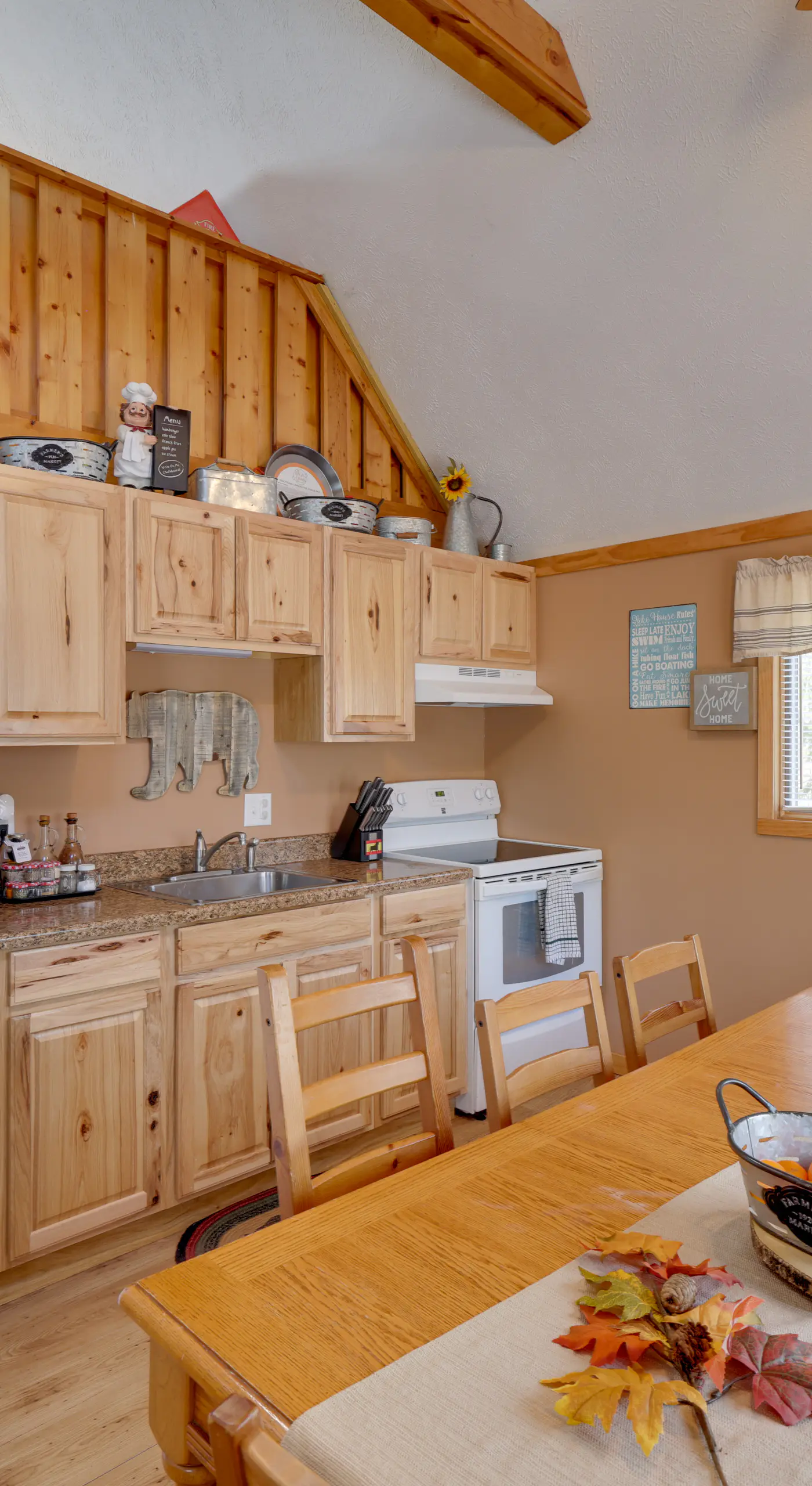 Walk to Beach: Pocono Lake Cabin w/ Pool Access!
