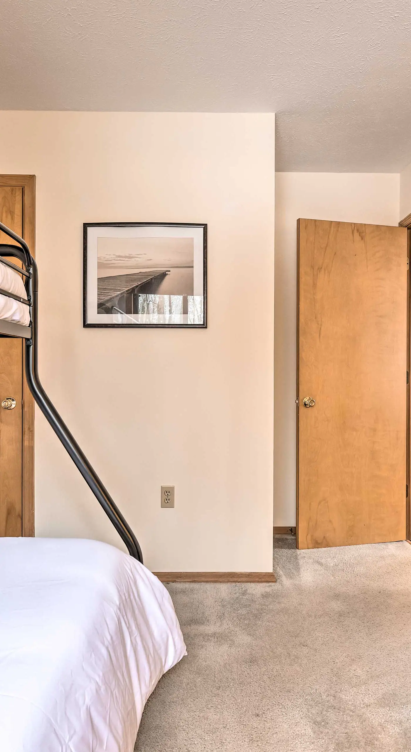 Walk to Arrowhead Lake: Cabin w/ Private Hot Tub!