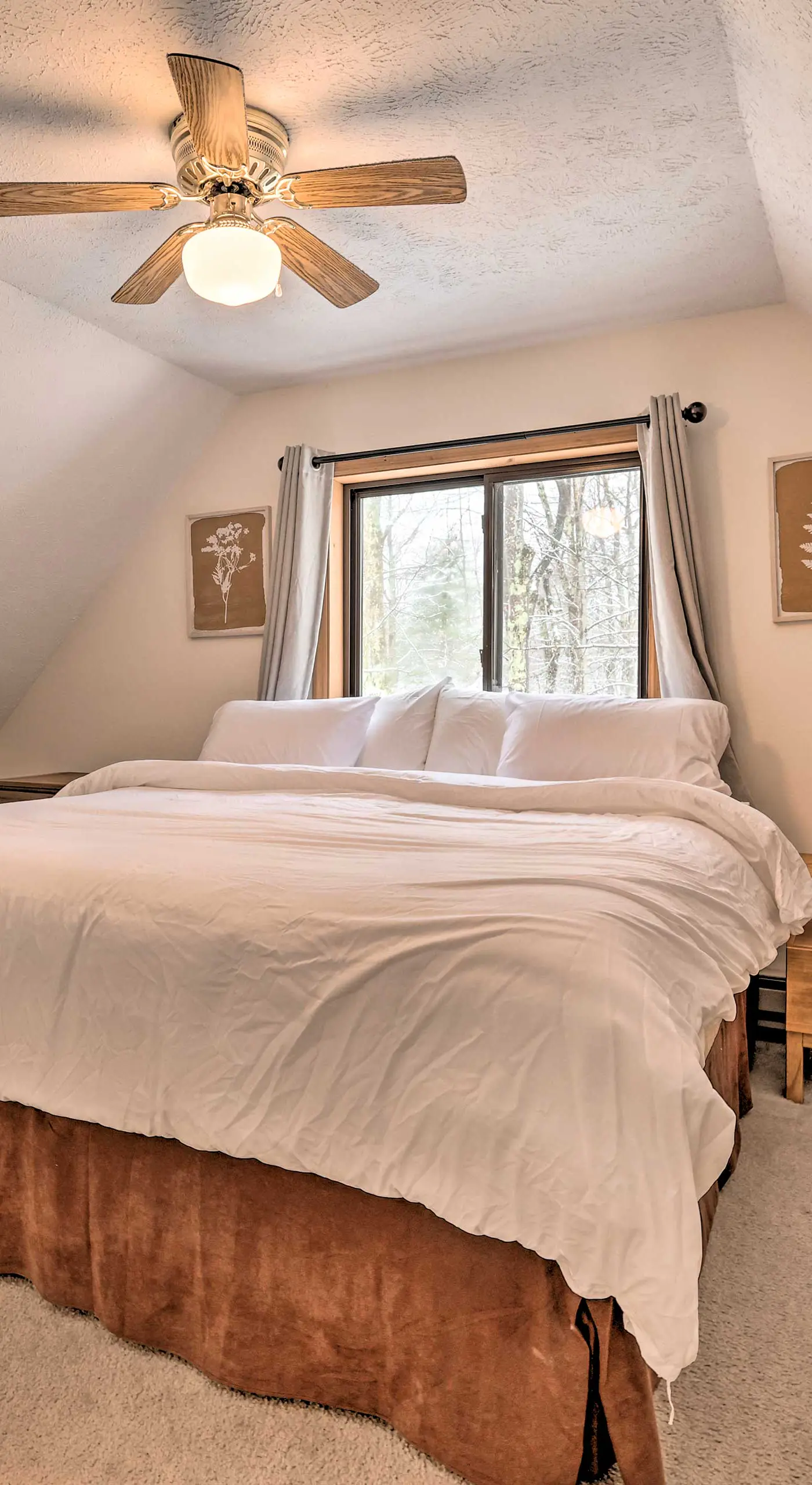 Walk to Arrowhead Lake: Cabin w/ Private Hot Tub!