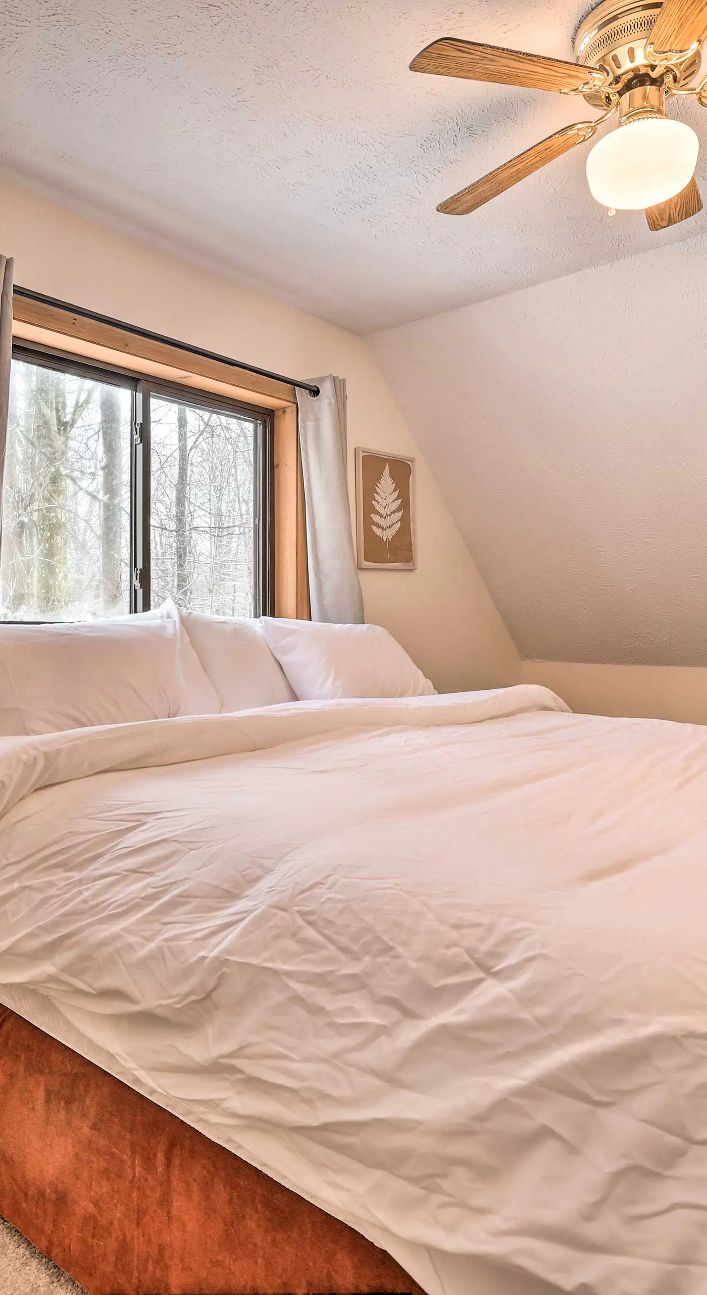 Walk to Arrowhead Lake: Cabin w/ Private Hot Tub!