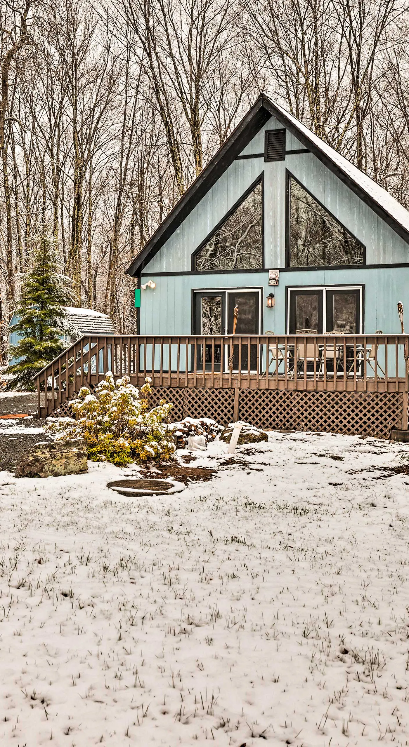 Walk to Arrowhead Lake: Cabin w/ Private Hot Tub!