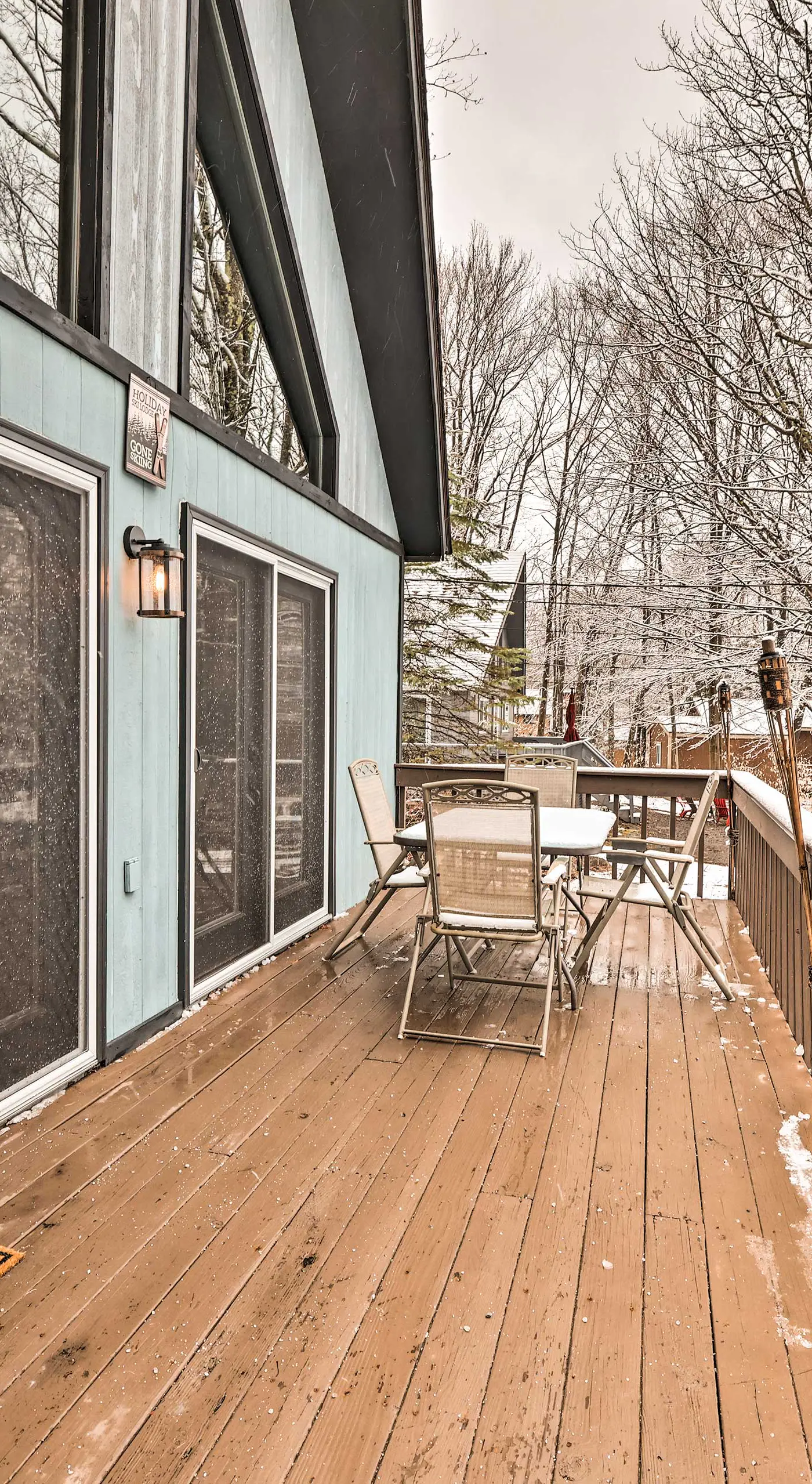 Walk to Arrowhead Lake: Cabin w/ Private Hot Tub!
