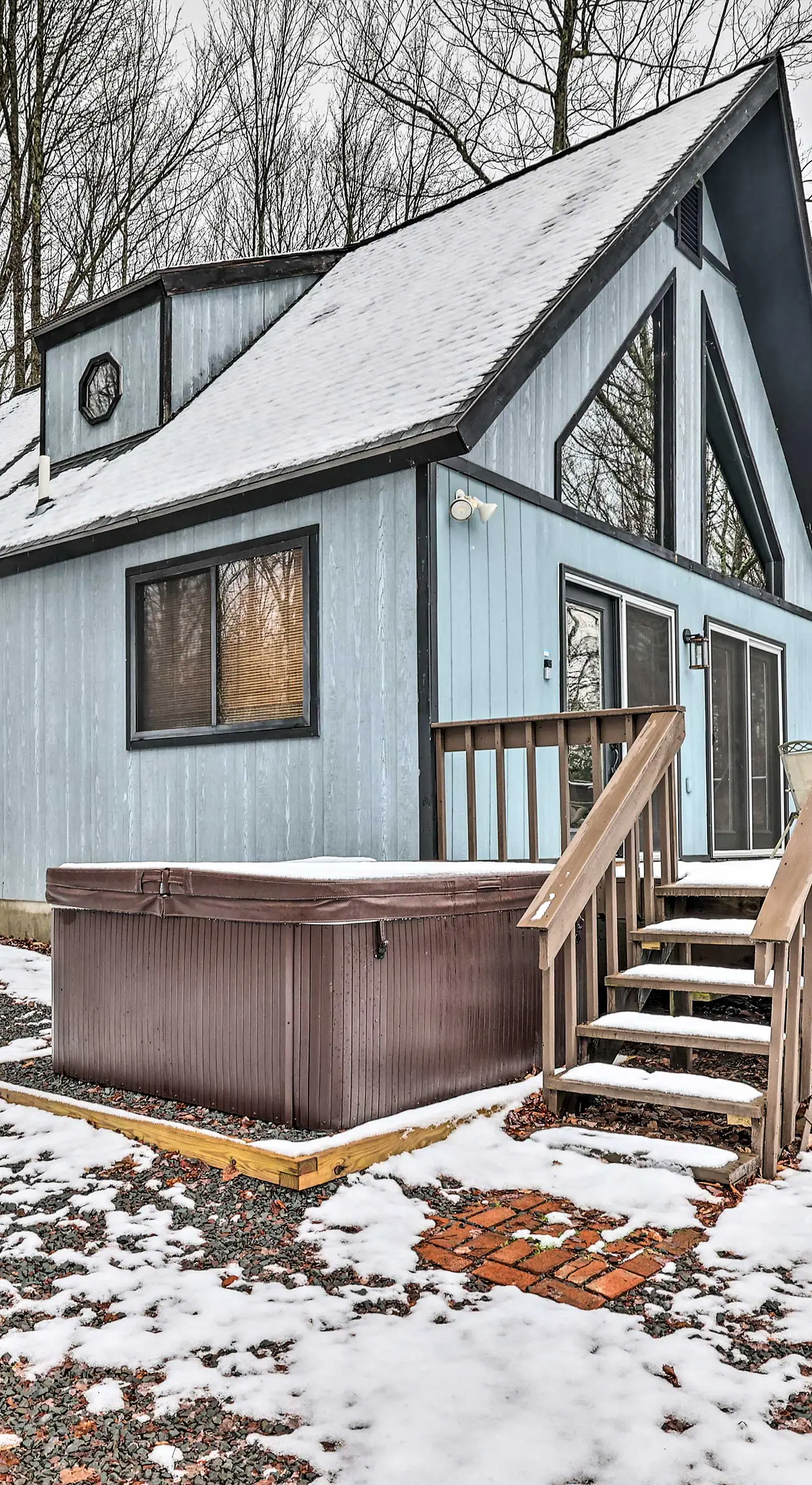 Walk to Arrowhead Lake: Cabin w/ Private Hot Tub!