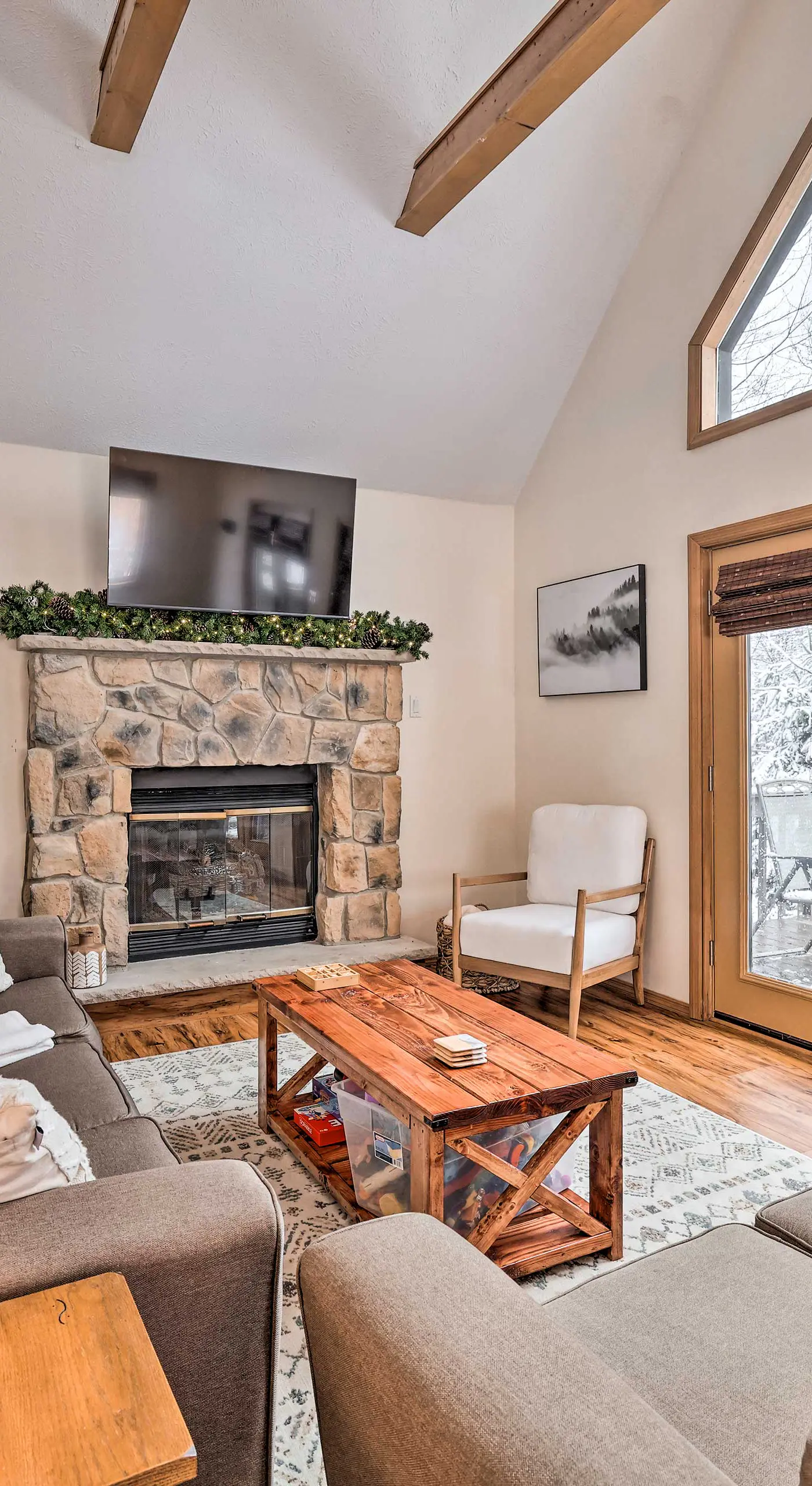 Walk to Arrowhead Lake: Cabin w/ Private Hot Tub!