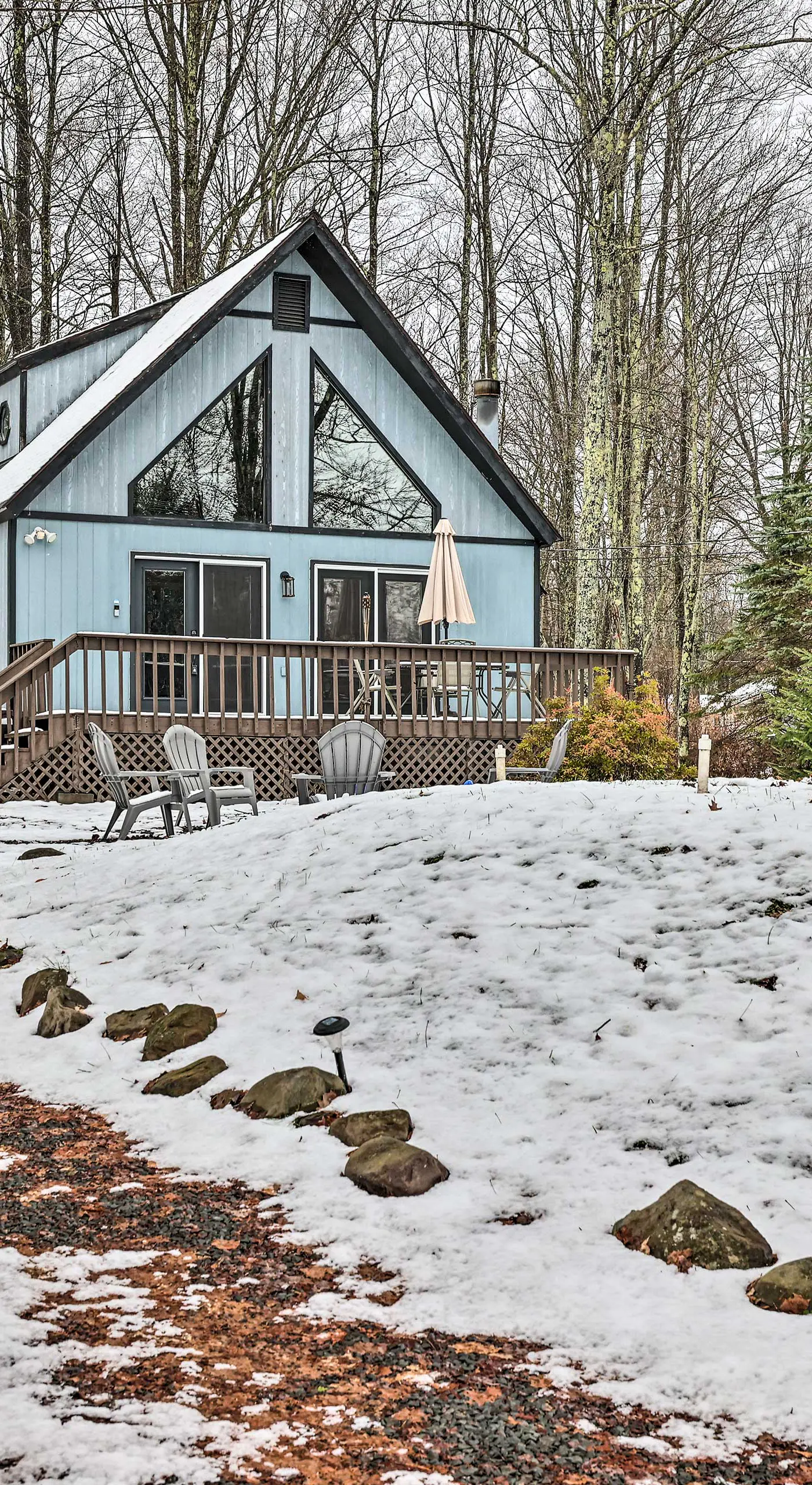 Walk to Arrowhead Lake: Cabin w/ Private Hot Tub!
