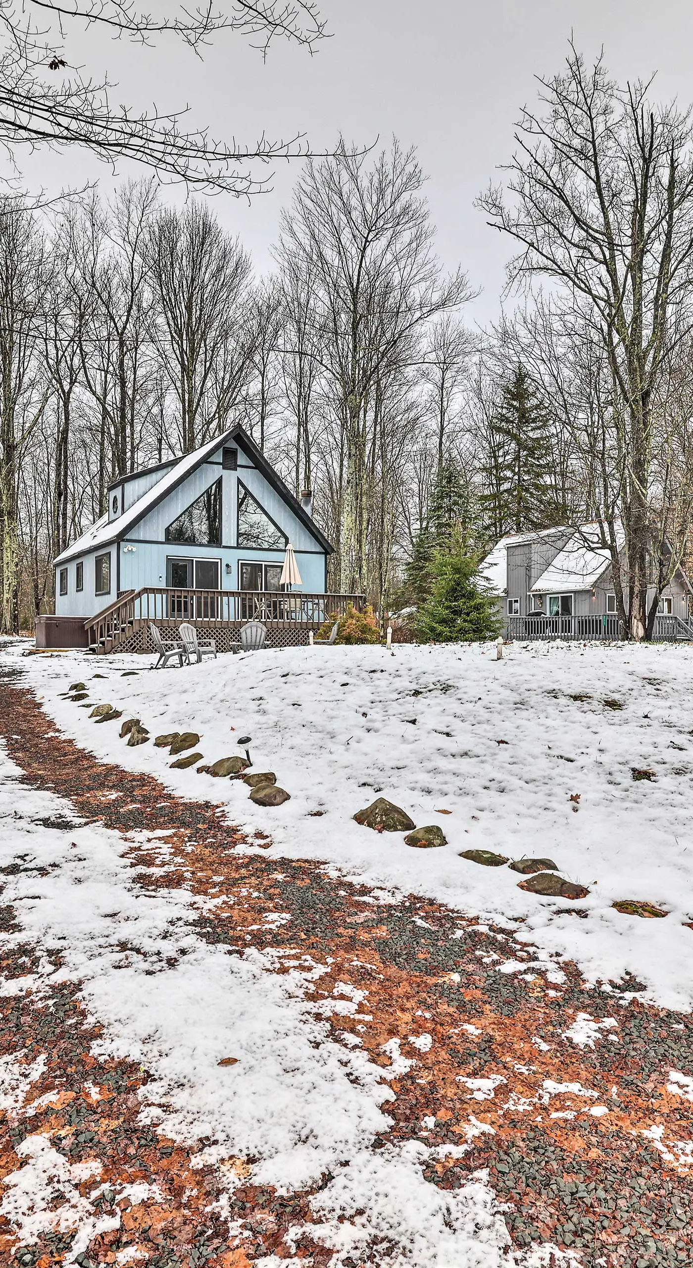 Walk to Arrowhead Lake: Cabin w/ Private Hot Tub!