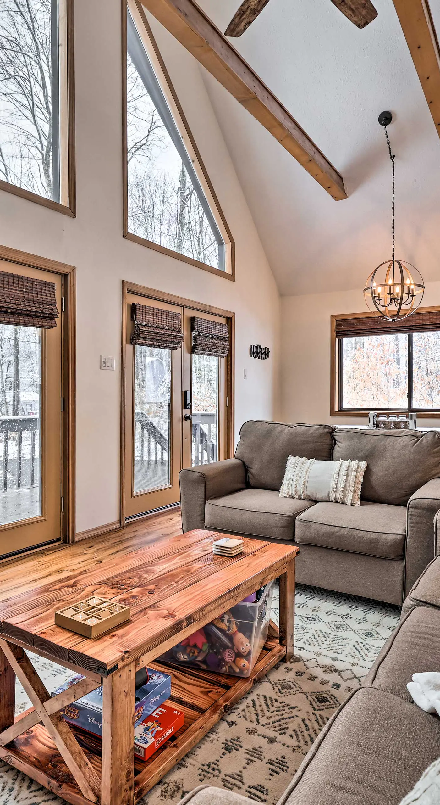 Walk to Arrowhead Lake: Cabin w/ Private Hot Tub!