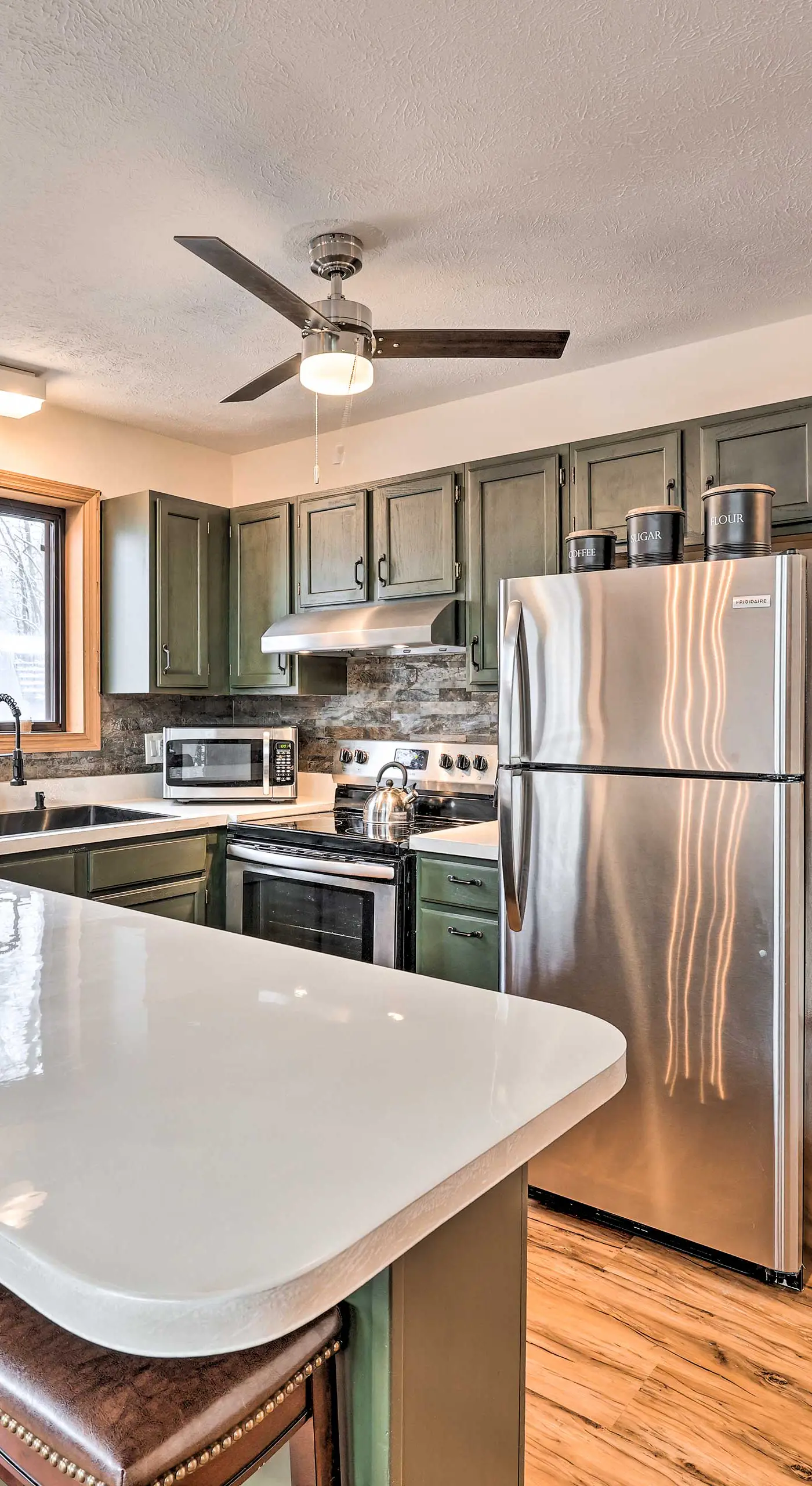 Walk to Arrowhead Lake: Cabin w/ Private Hot Tub!