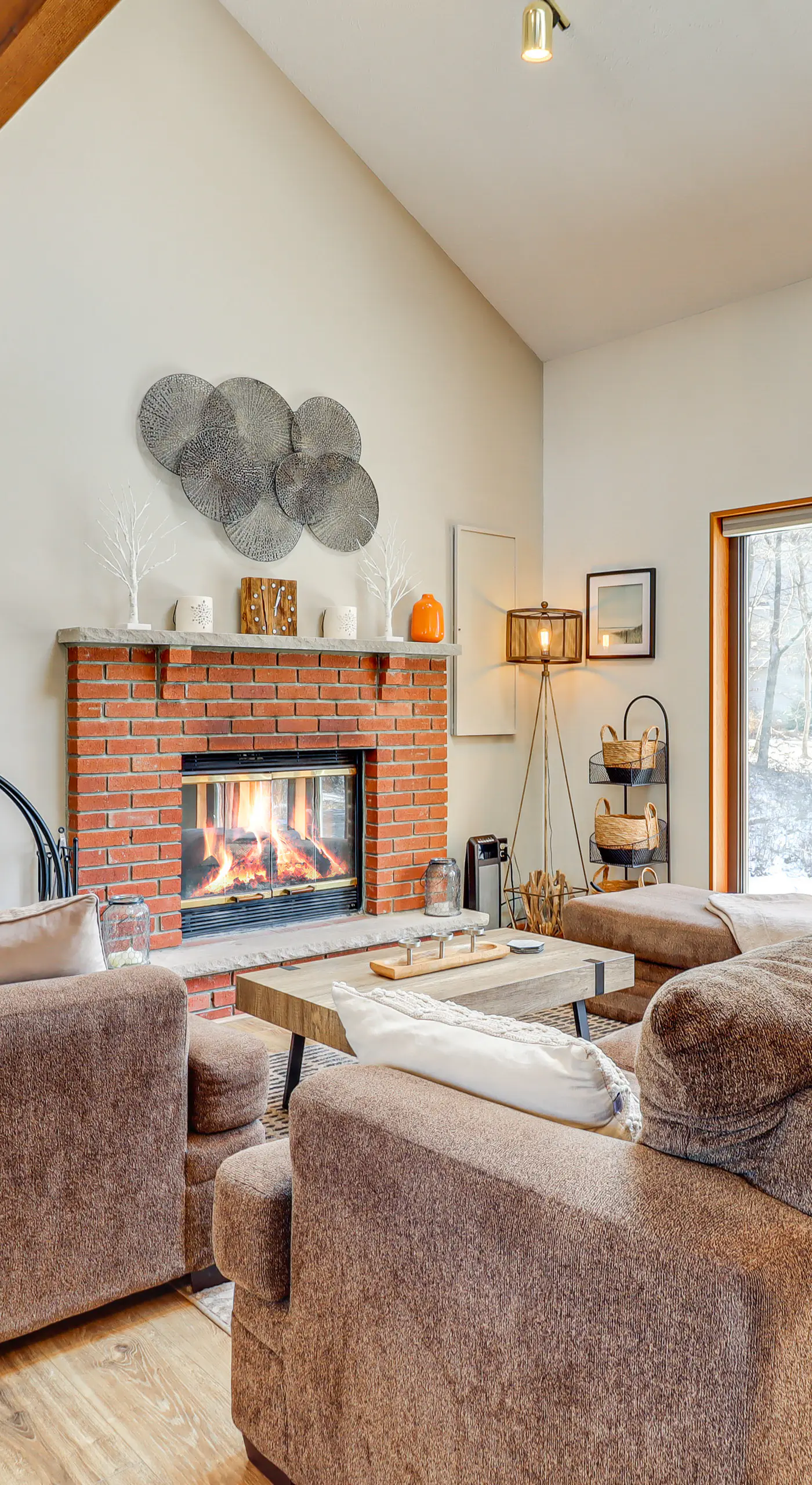 Private Spa, Fire Pit & Deck: Poconos Home!
