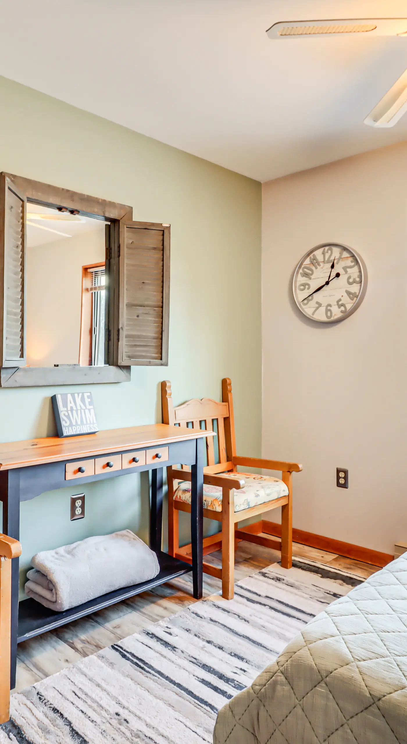 Private Spa, Fire Pit & Deck: Poconos Home!