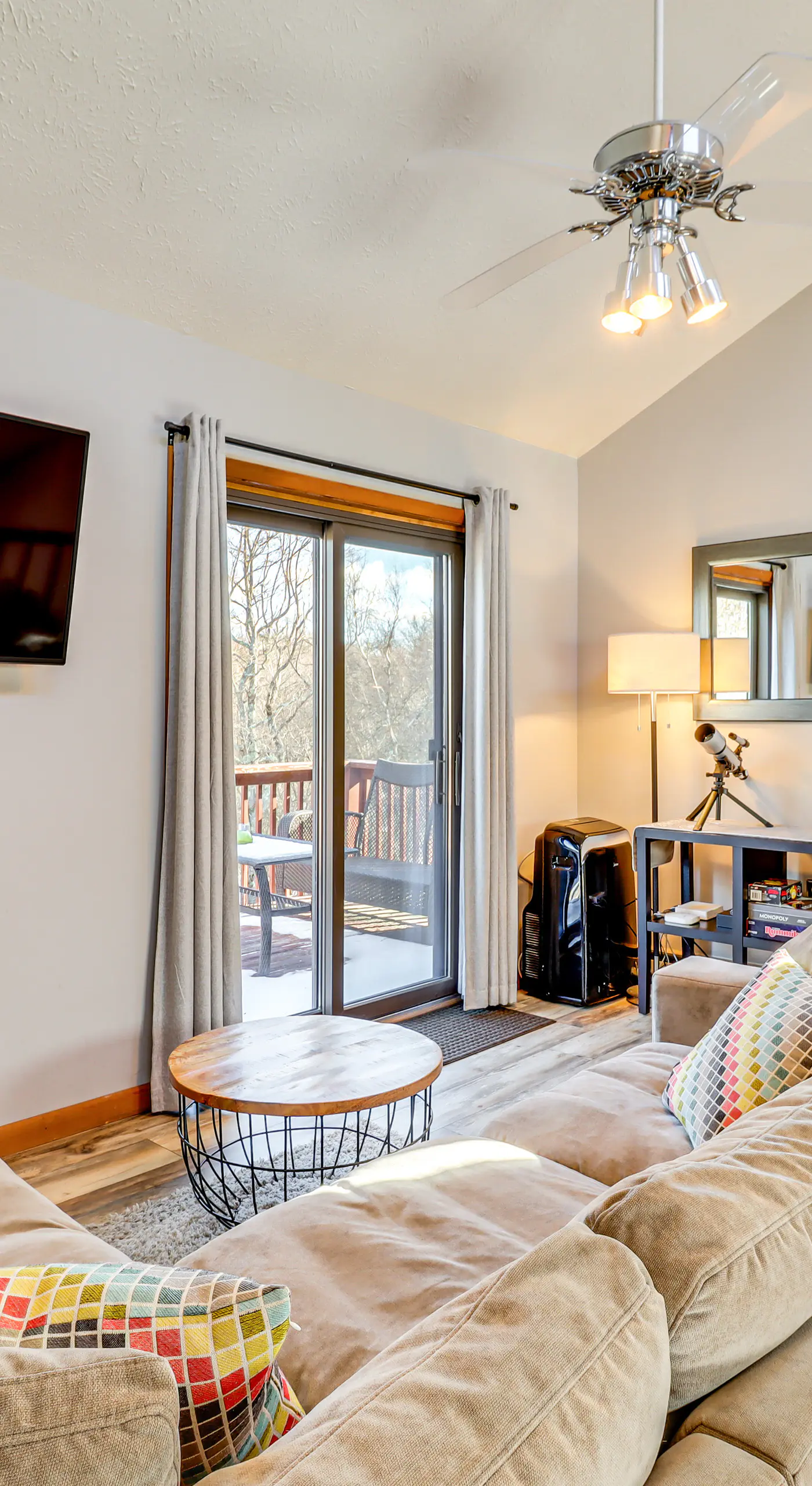 Private Spa, Fire Pit & Deck: Poconos Home!