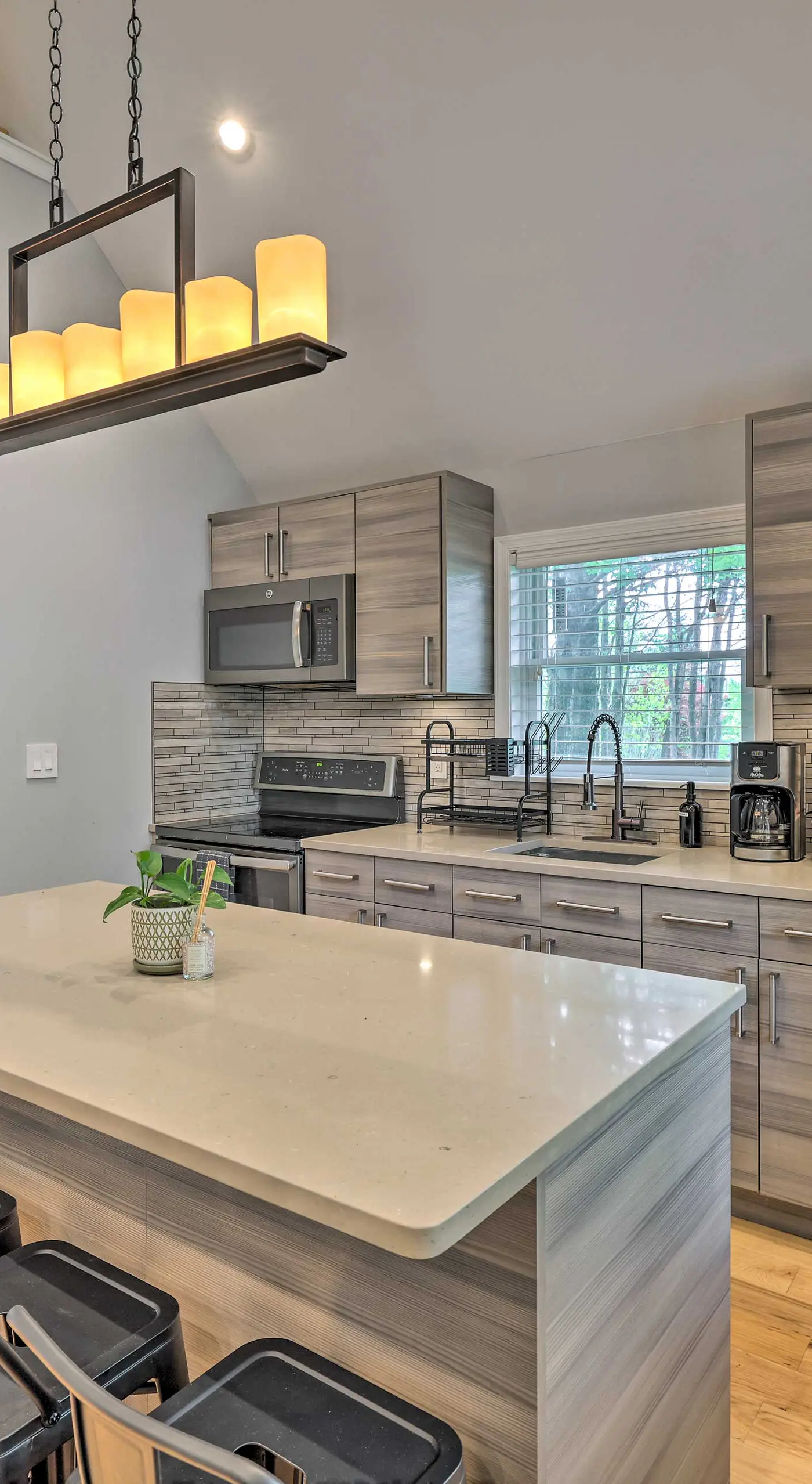 Near Lakes & Resorts: Pet-Friendly Long Pond Abode