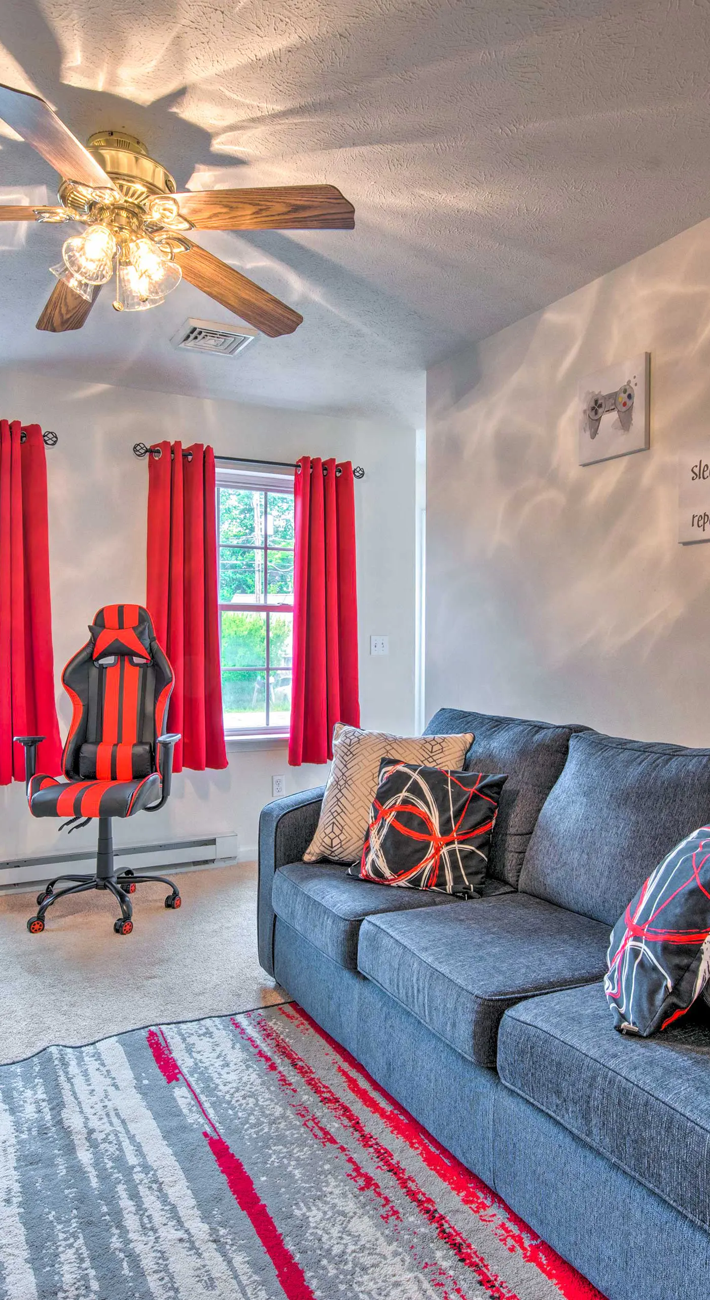 Jacuzzi & Resort Amenities: Tobyhanna Family Home!