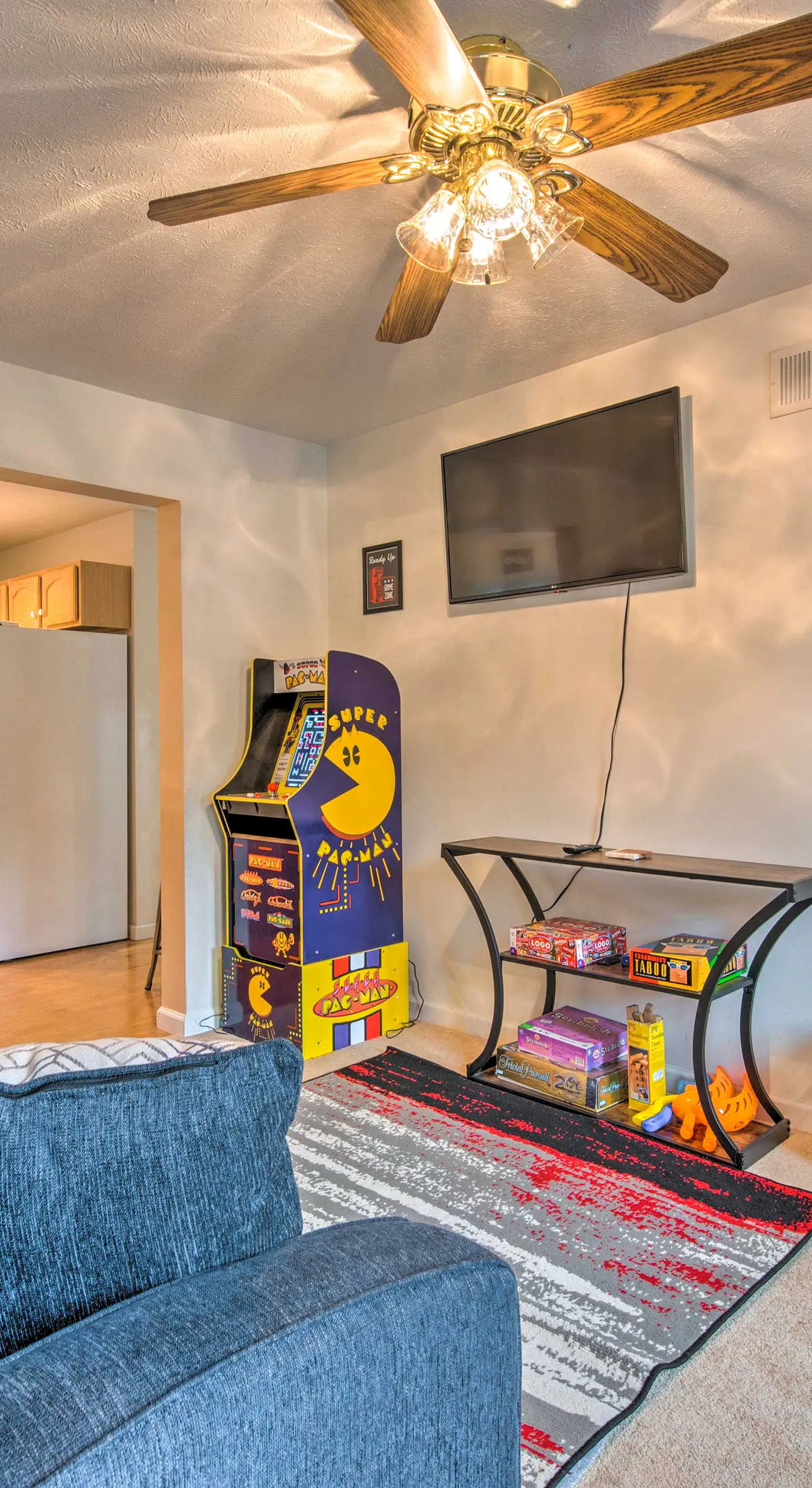 Jacuzzi & Resort Amenities: Tobyhanna Family Home!