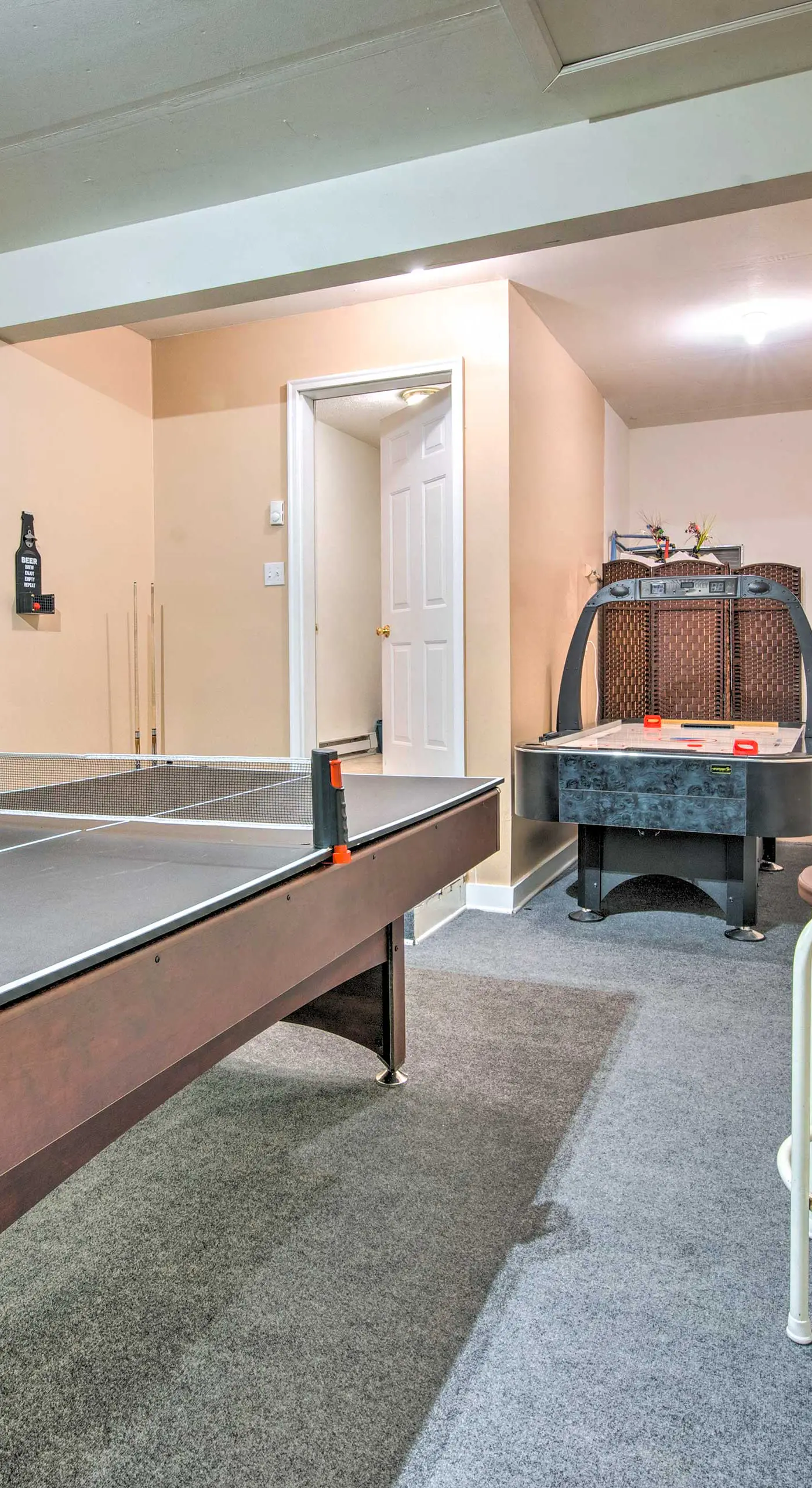 Jacuzzi & Resort Amenities: Tobyhanna Family Home!