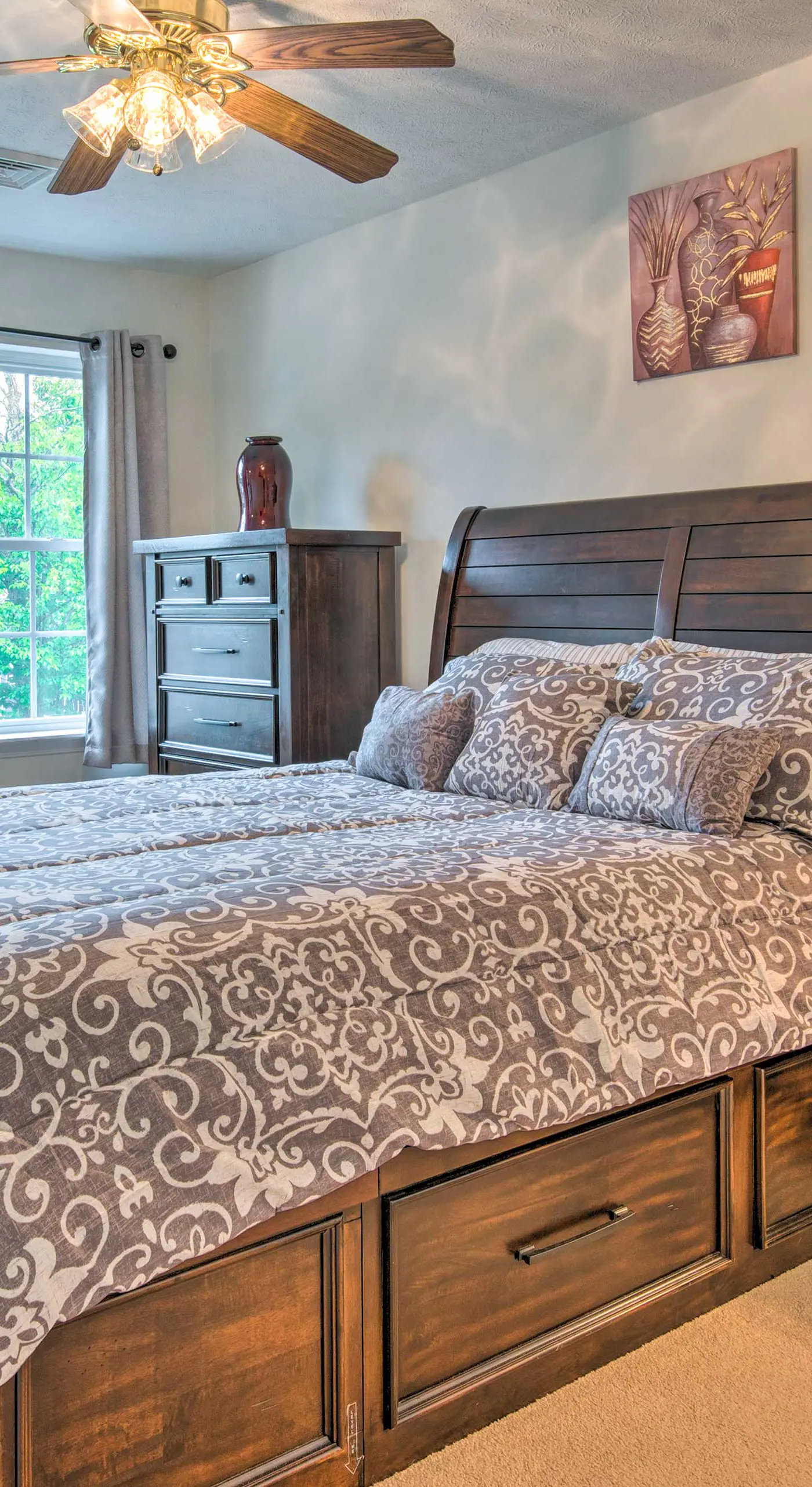 Jacuzzi & Resort Amenities: Tobyhanna Family Home!