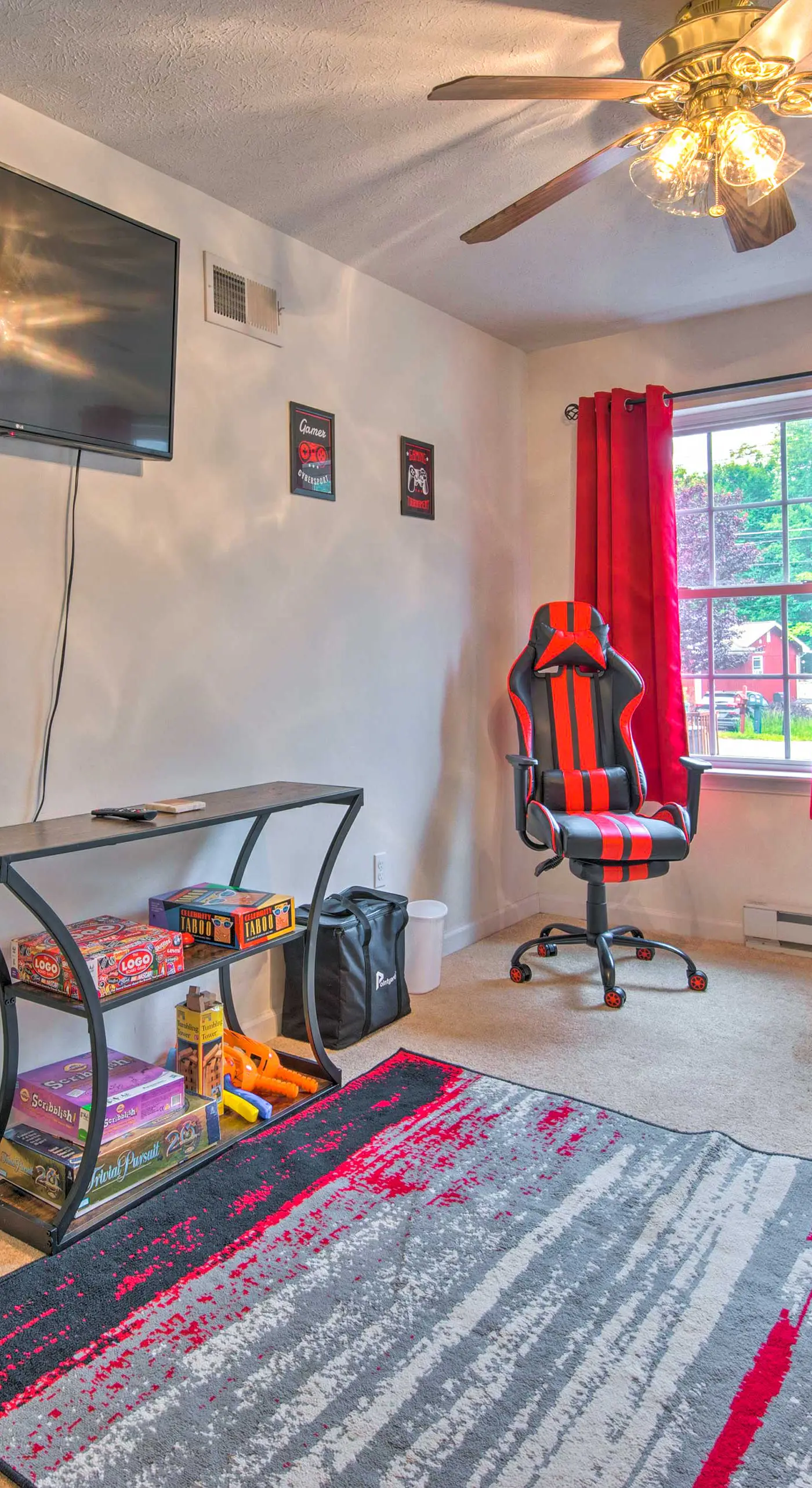 Jacuzzi & Resort Amenities: Tobyhanna Family Home!