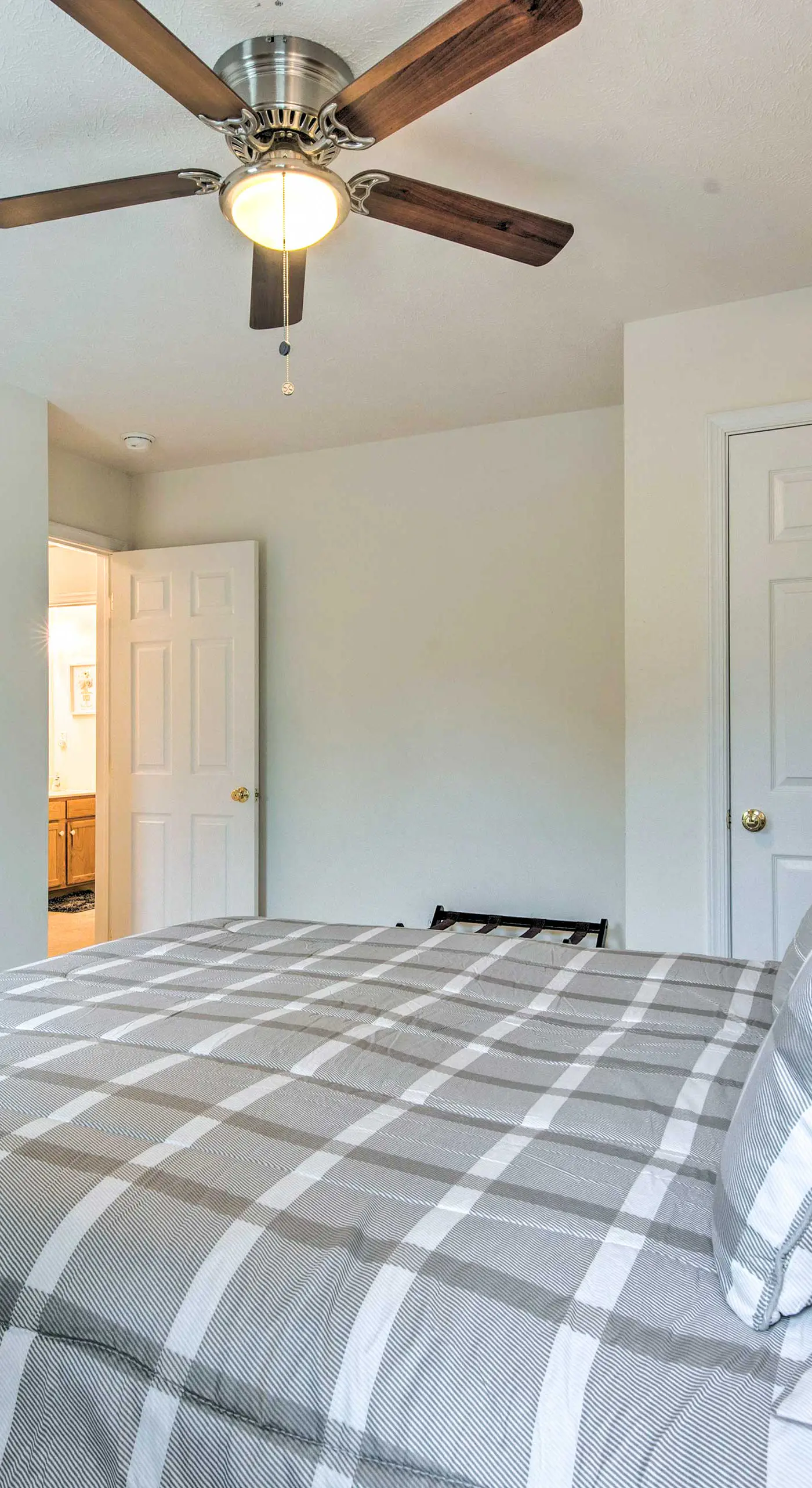Jacuzzi & Resort Amenities: Tobyhanna Family Home!