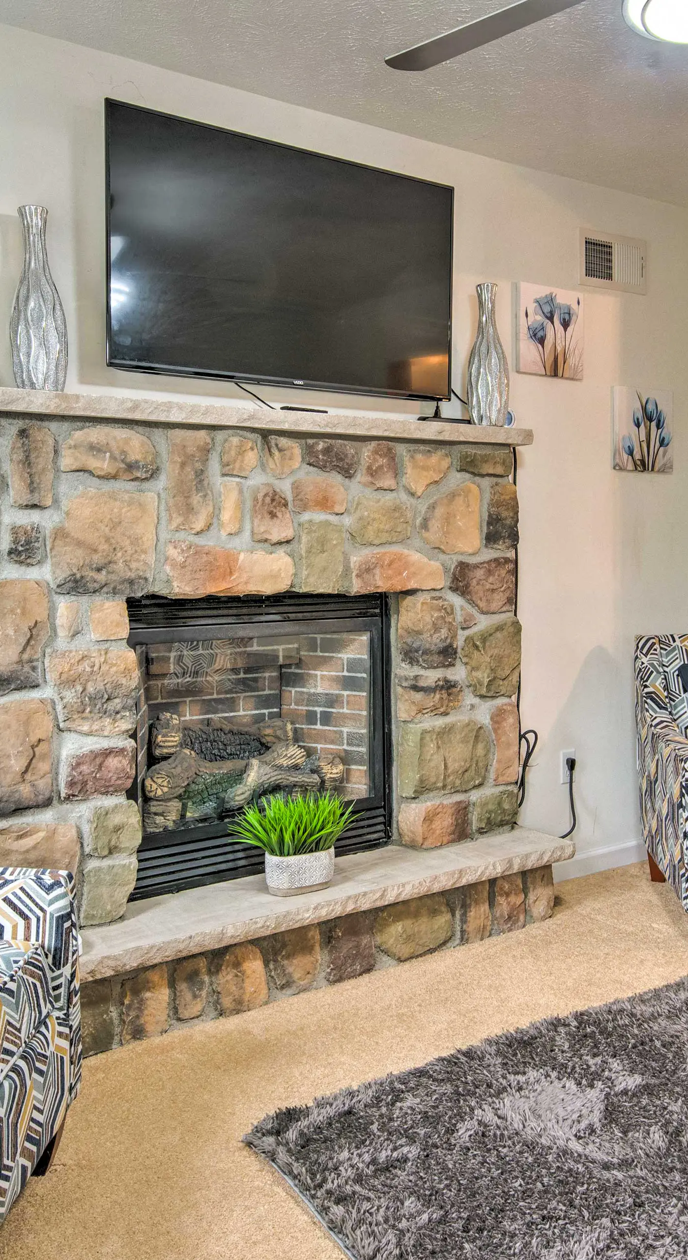 Jacuzzi & Resort Amenities: Tobyhanna Family Home!