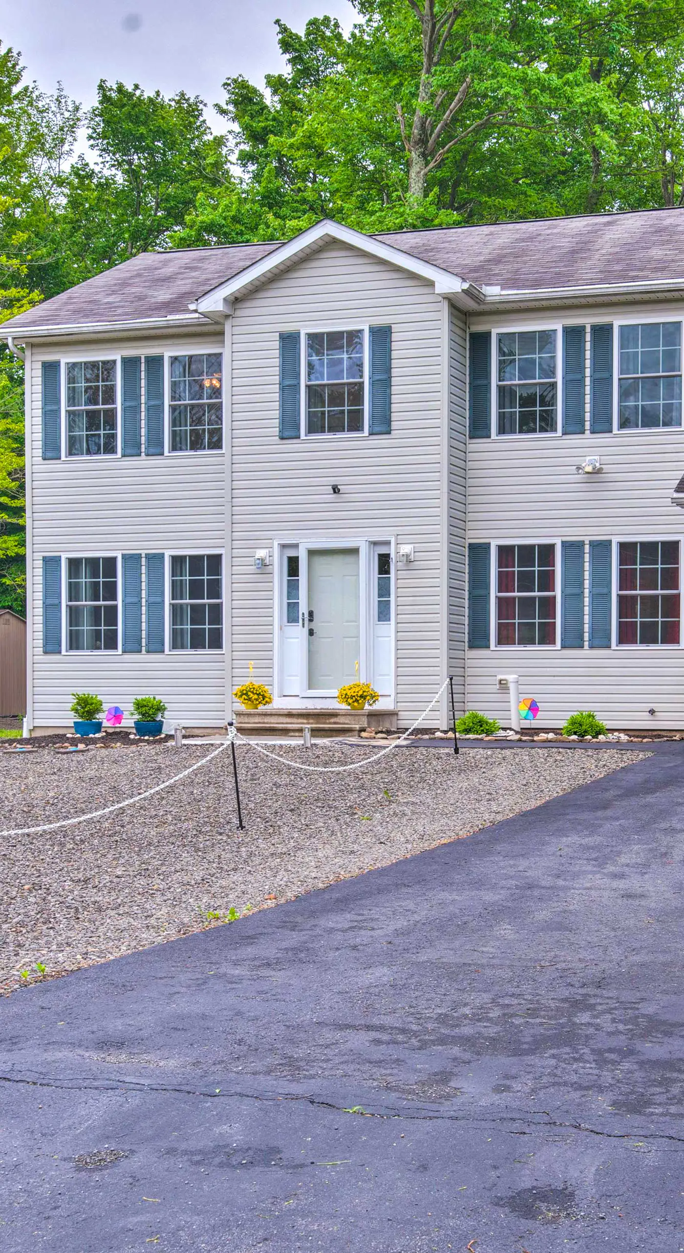 Jacuzzi & Resort Amenities: Tobyhanna Family Home!