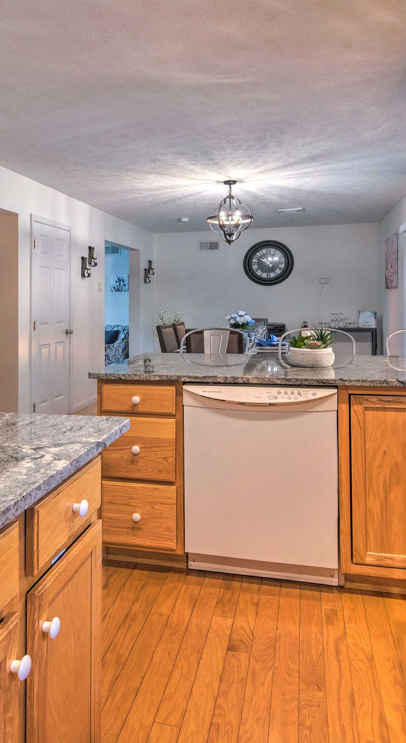 Jacuzzi & Resort Amenities: Tobyhanna Family Home!