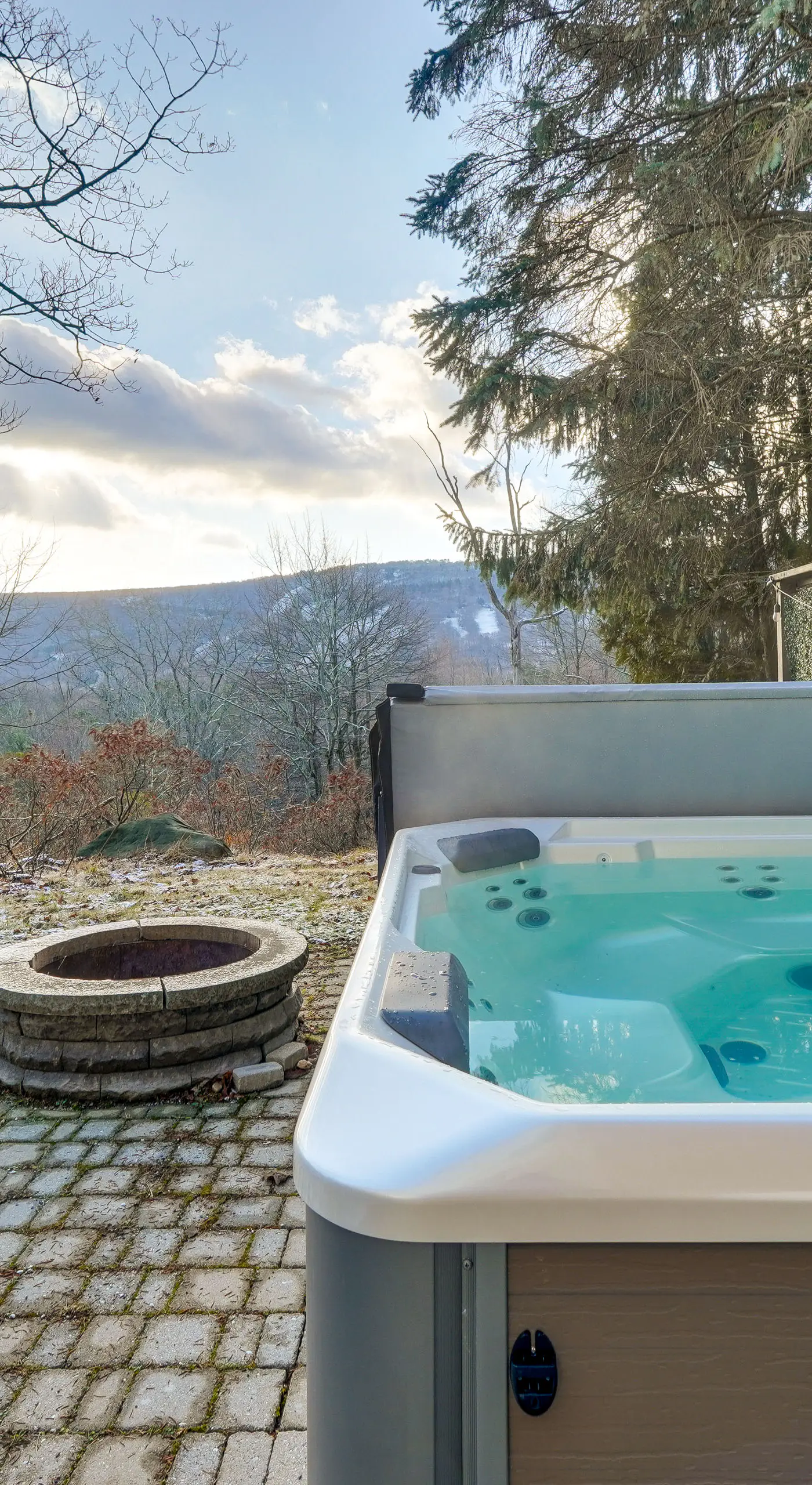 Mtn-View Gem w/ Deck & Hot Tub in Tannersville