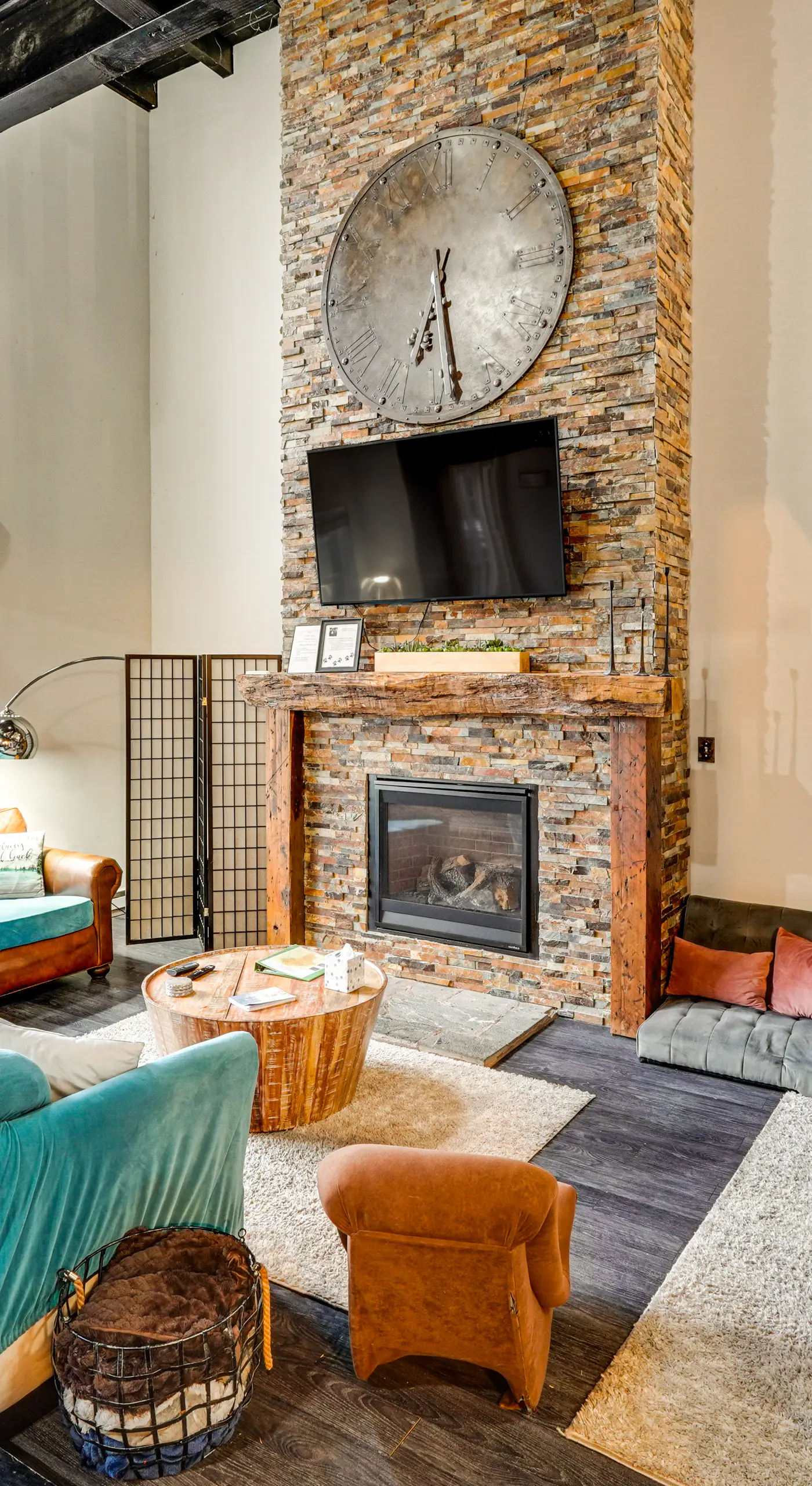 Mtn-View Gem w/ Deck & Hot Tub in Tannersville